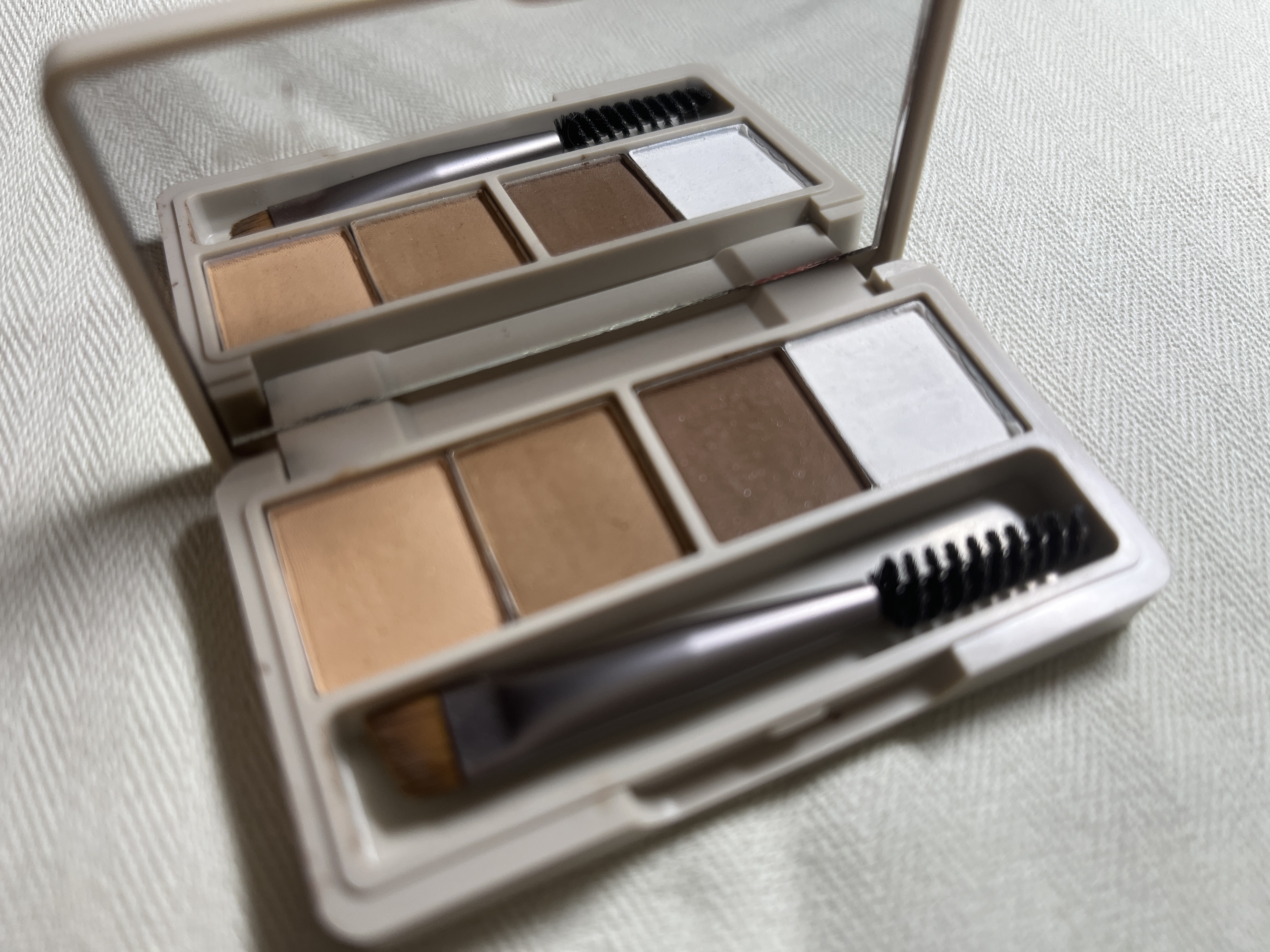 魔法のアイブロウパウダー/b idol/パウダーアイブロウを使ったクチコミ（1枚目）