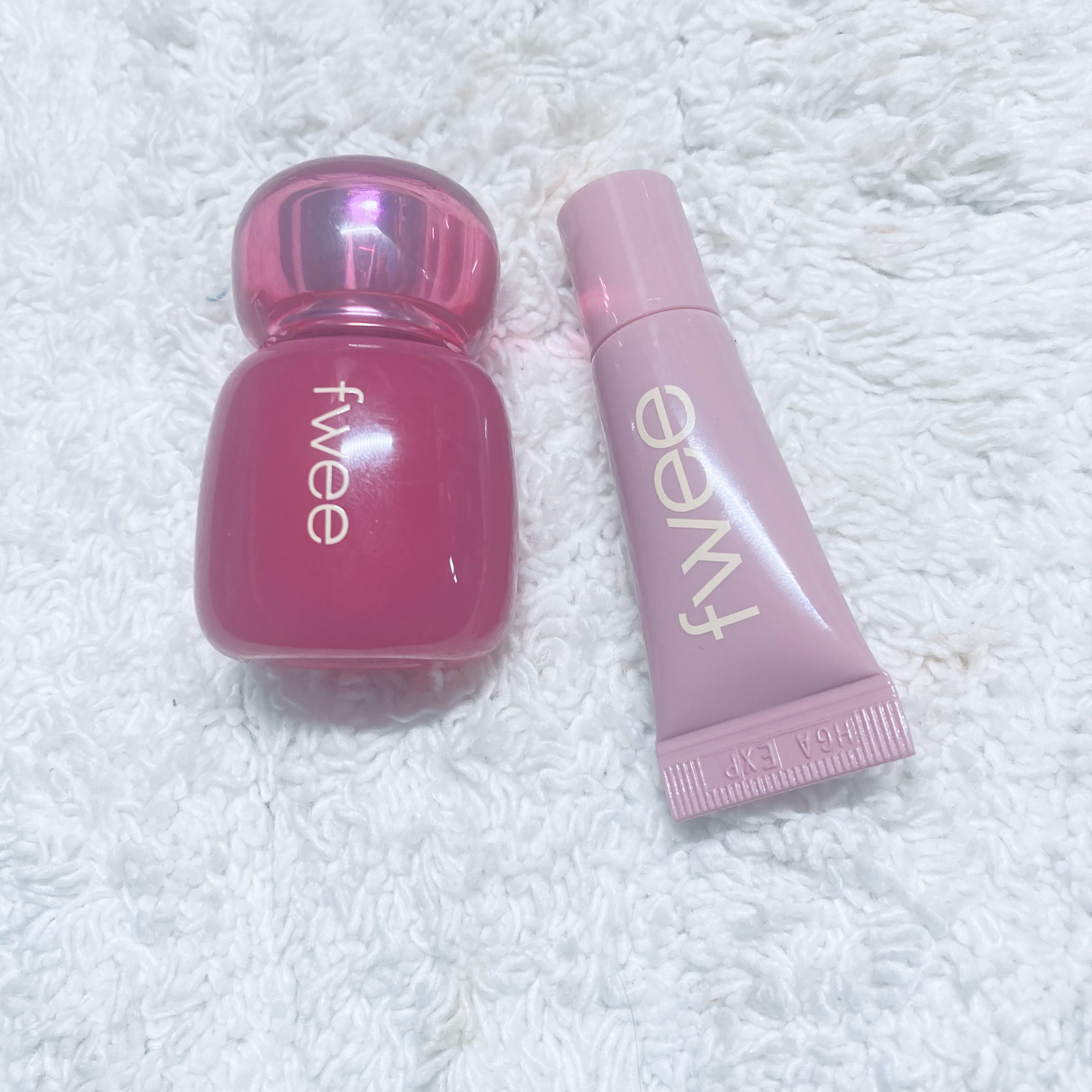 フィー 3Dボリューミングティント 05 ストロベリーポップ/fwee/リップティントを使ったクチコミ（1枚目）