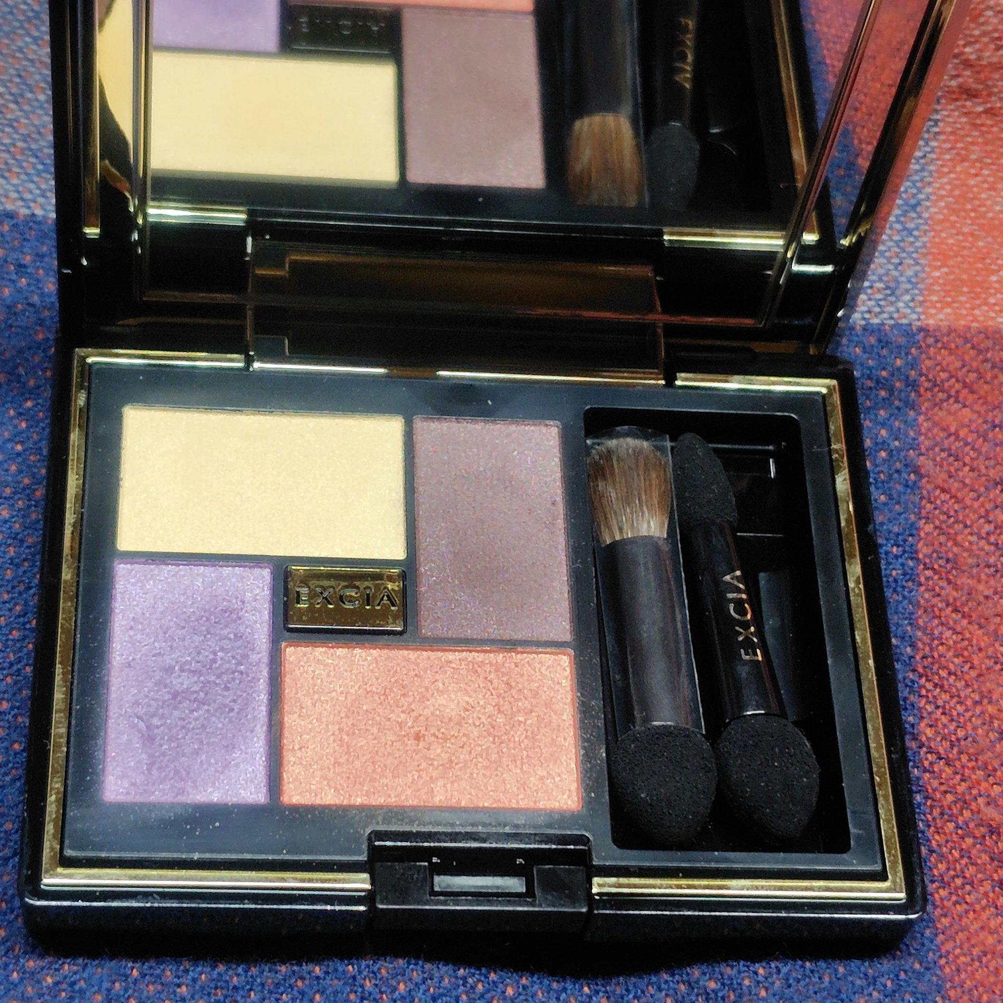 ALBION エクシア アイカラー ヴォロンテのクチコミ「朝に投稿したのですが、インサイトを見ると

エラー表示がされたままで2つイイネ💖が付いてました.....」（1枚目）