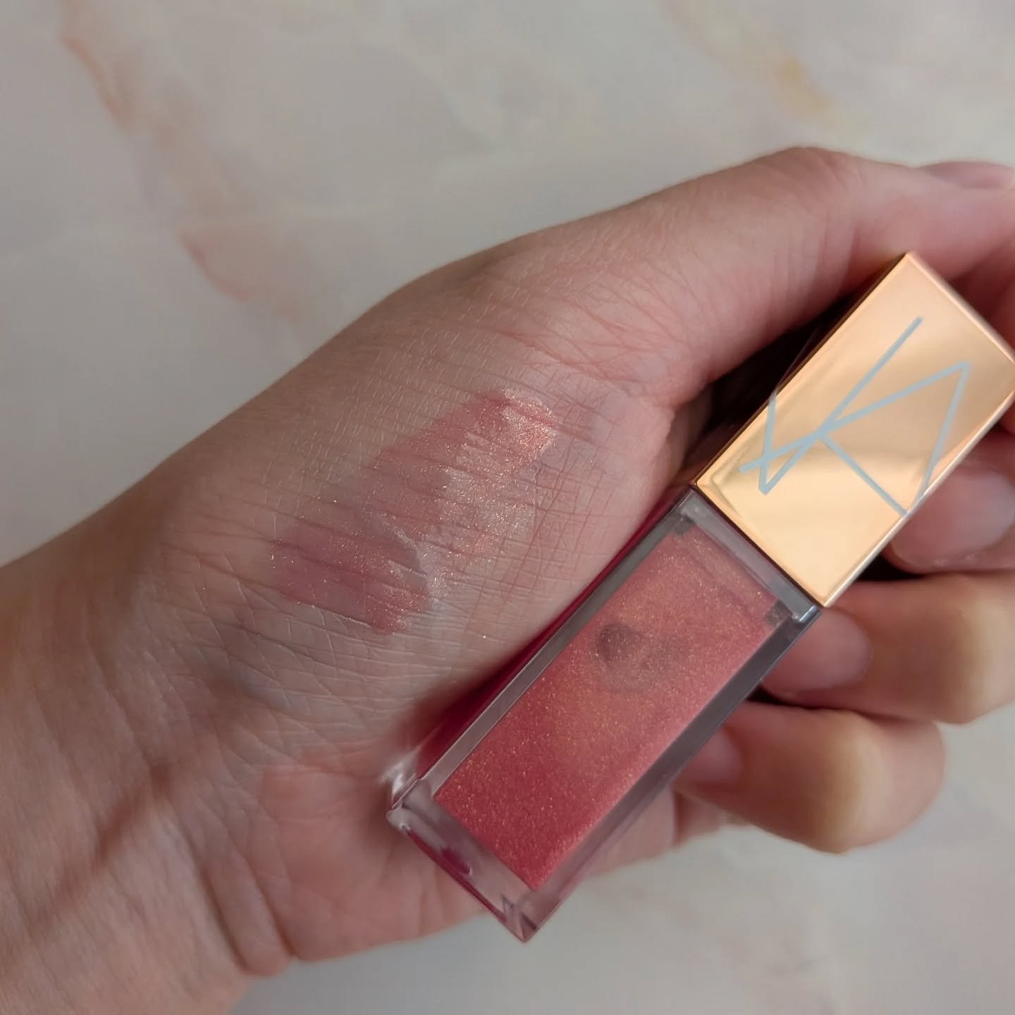 アフターグロー リップシャイン 02469/NARS/リップグロスを使ったクチコミ（2枚目）