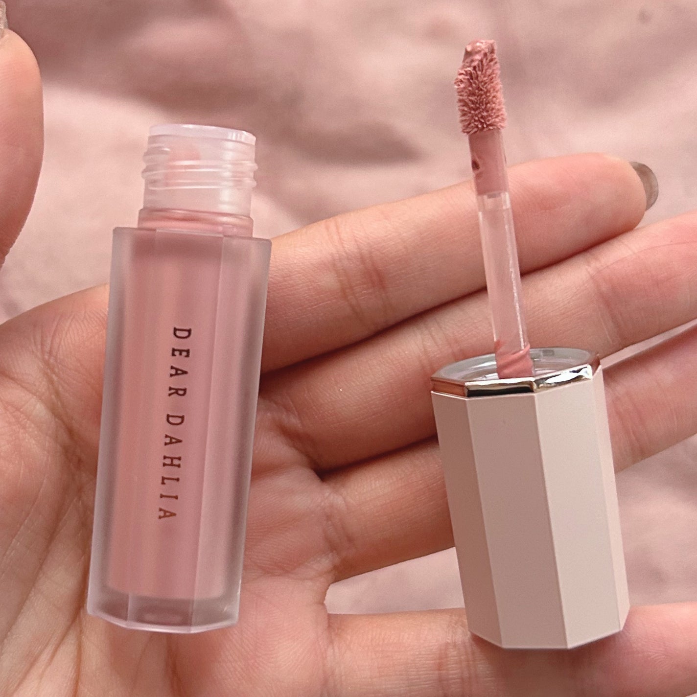 ペタルドロップリキッドブラッシャー/DEAR DAHLIA/リキッドチークを使ったクチコミ(2枚目)