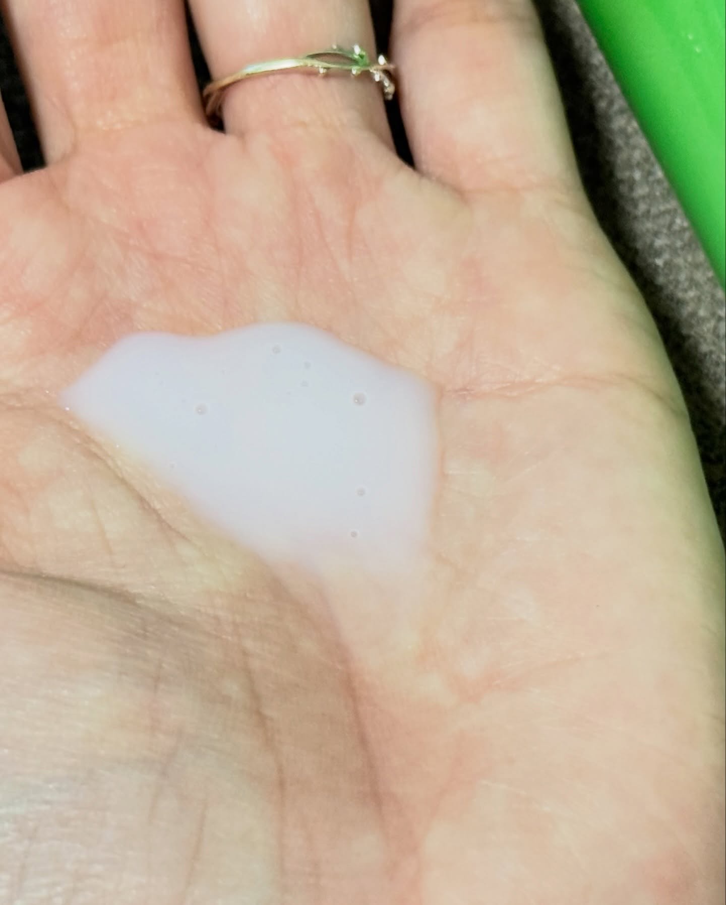 グリーンティー セラミド ミルク エッセンストナー/innisfree/化粧水を使ったクチコミ（3枚目）