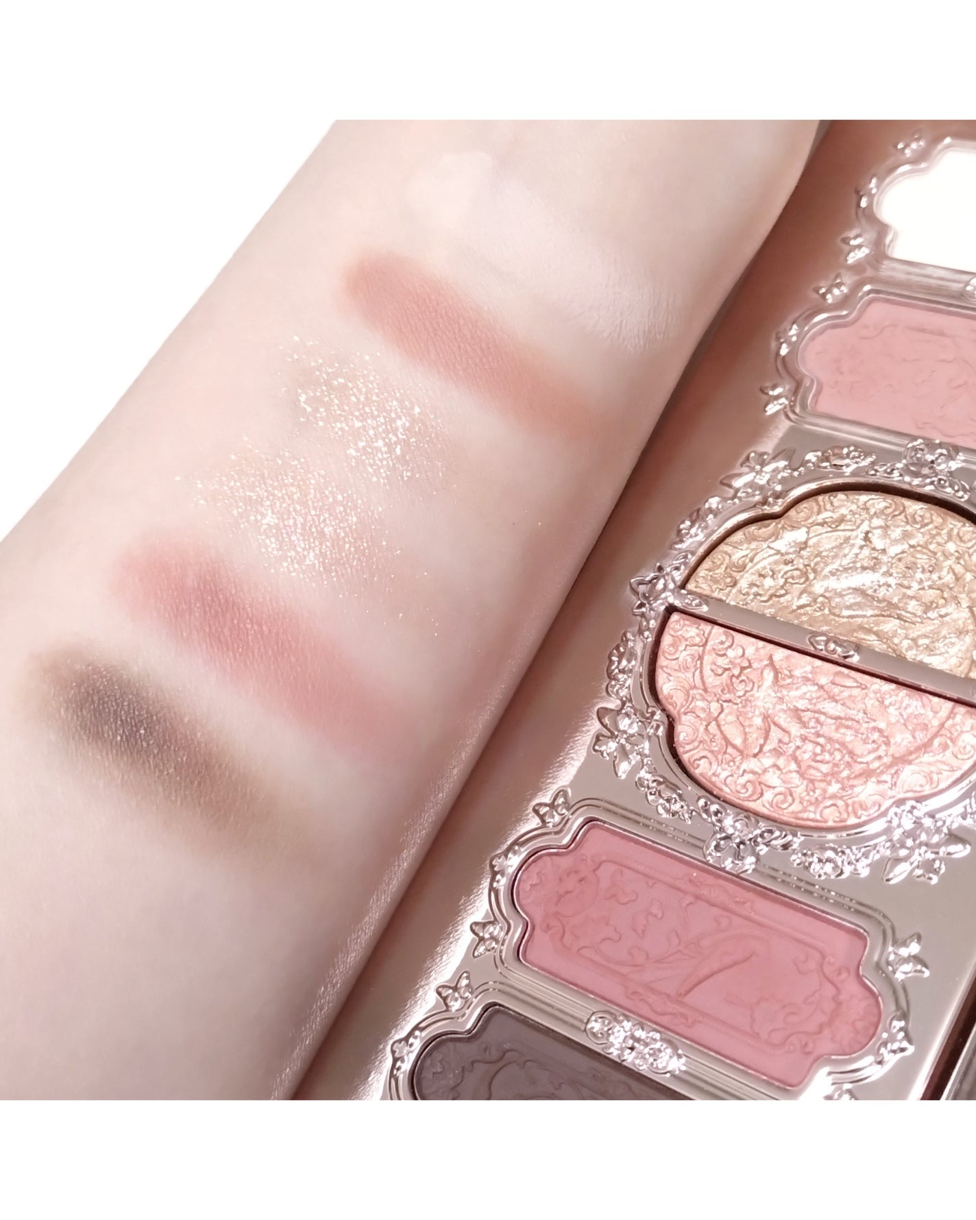 胡蝶雲肩6色アイシャドウパレット/FlowerKnows/アイシャドウパレットを使ったクチコミ(4枚目)