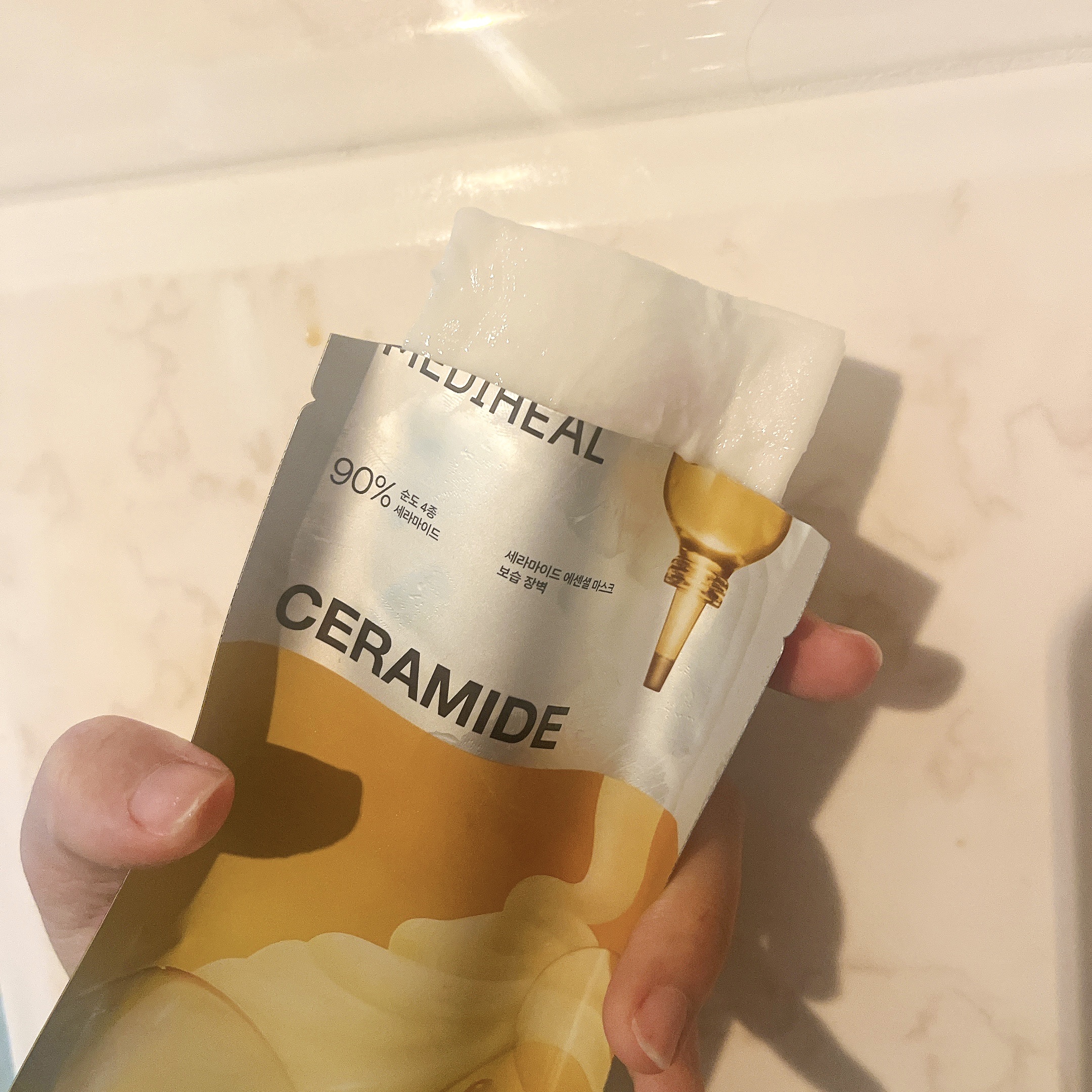 セラミドエッセンシャルマスクモイスチャーバリア/MEDIHEAL/シートマスク・パックを使ったクチコミ（2枚目）