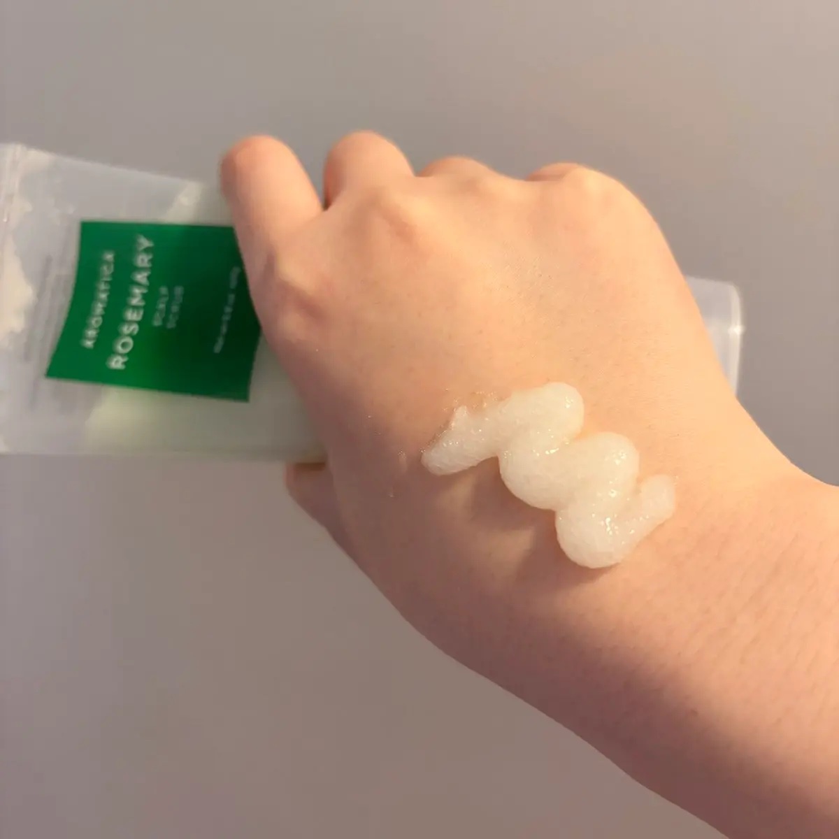 ローズマリー スカルプ スクラブ/AROMATICA/ヘッドスクラブを使ったクチコミ（2枚目）