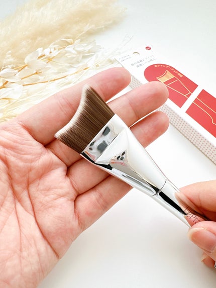 めるᙏ̤̫͚𓍯フォロバ on LIPS 「✨1200円で“薄膜レベル”の水光肌つくれるブラシが話題…✨2..」(3枚目)