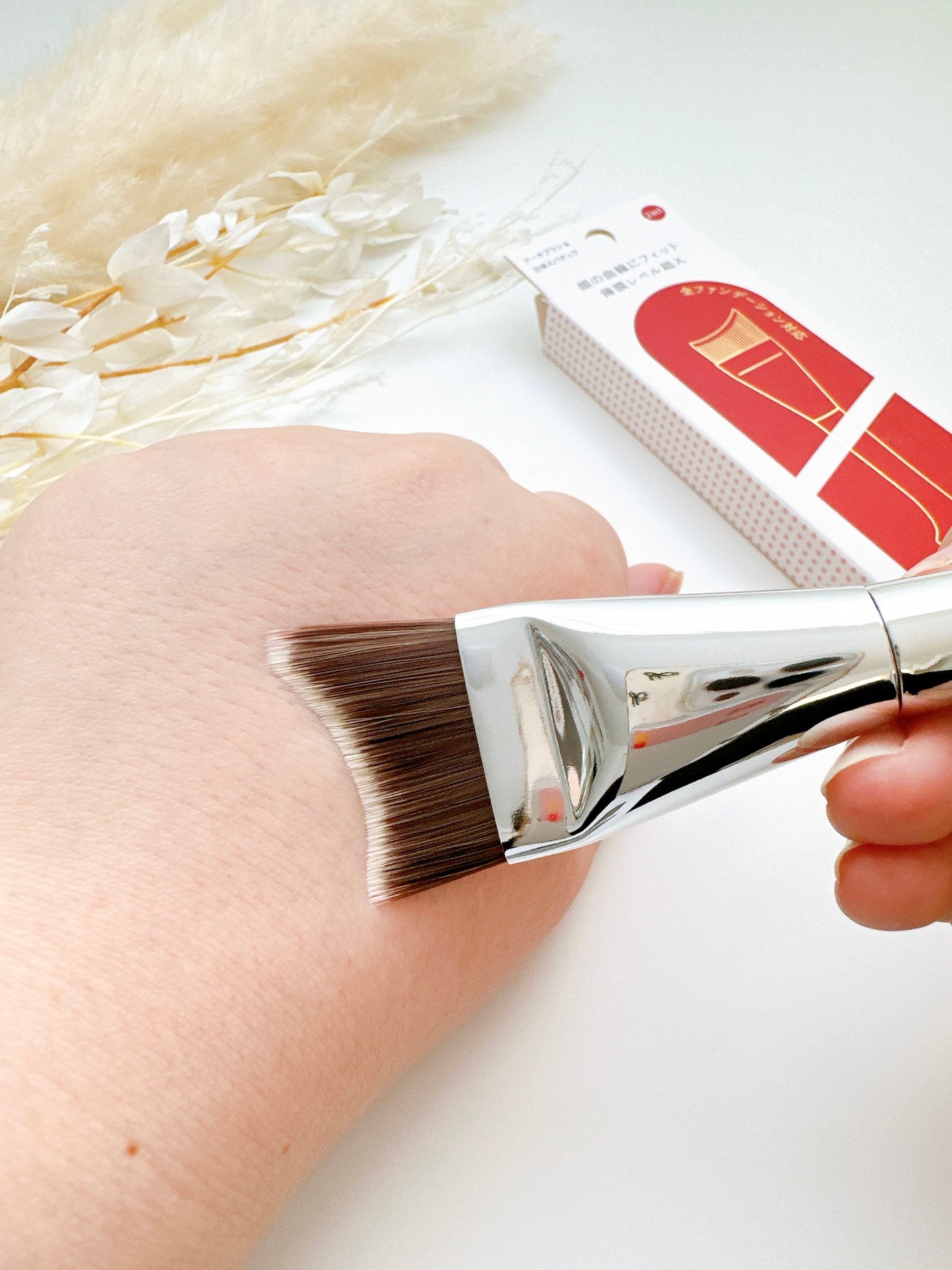 めるᙏ̤̫͚𓍯フォロバ on LIPS 「✨1200円で“薄膜レベル”の水光肌つくれるブラシが話題…✨2..」(4枚目)