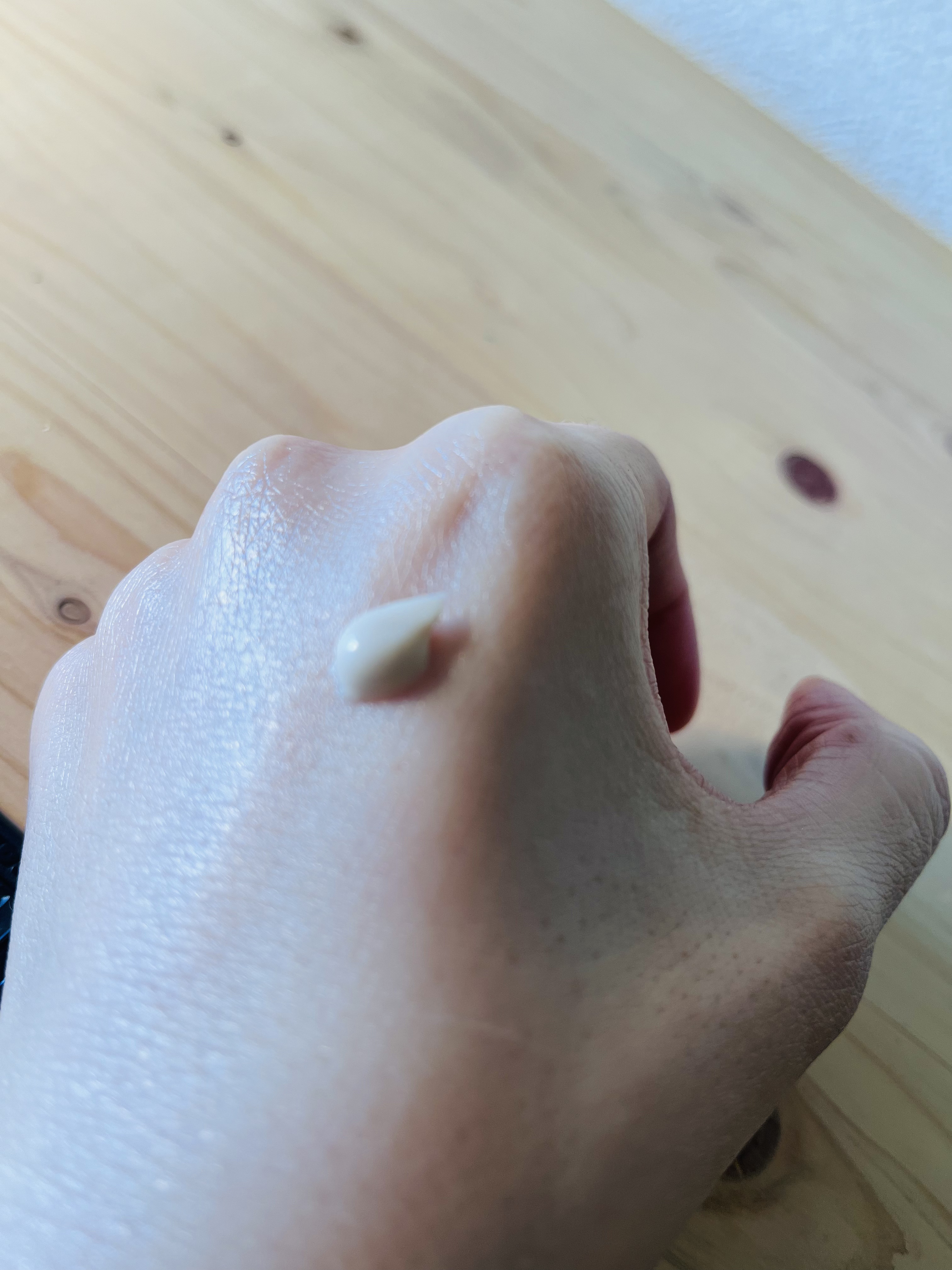 ローラ メルシエ ハンドクリーム アンバーバニラのクチコミ「甘くて濃厚な香りで、寒い季節に使いたくなるハンドクリーム♡

バニラのような、こっくり甘い重厚.....」（2枚目）