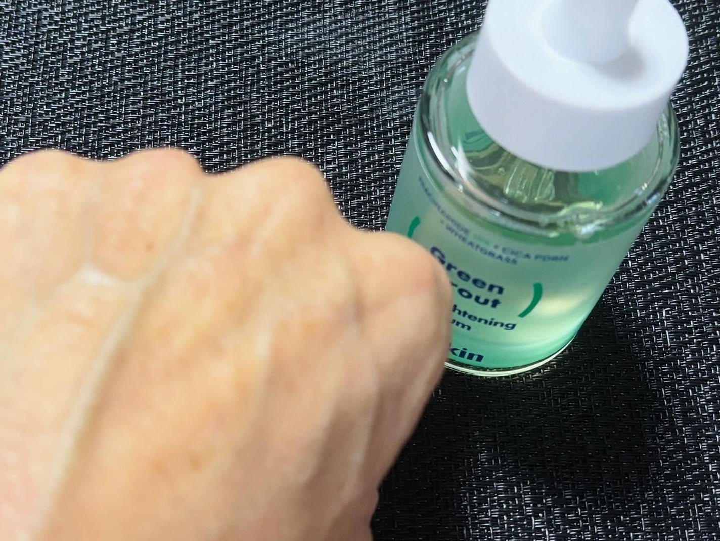 若芽ポアタイトニングセラム/suiskin/美容液を使ったクチコミ(4枚目)