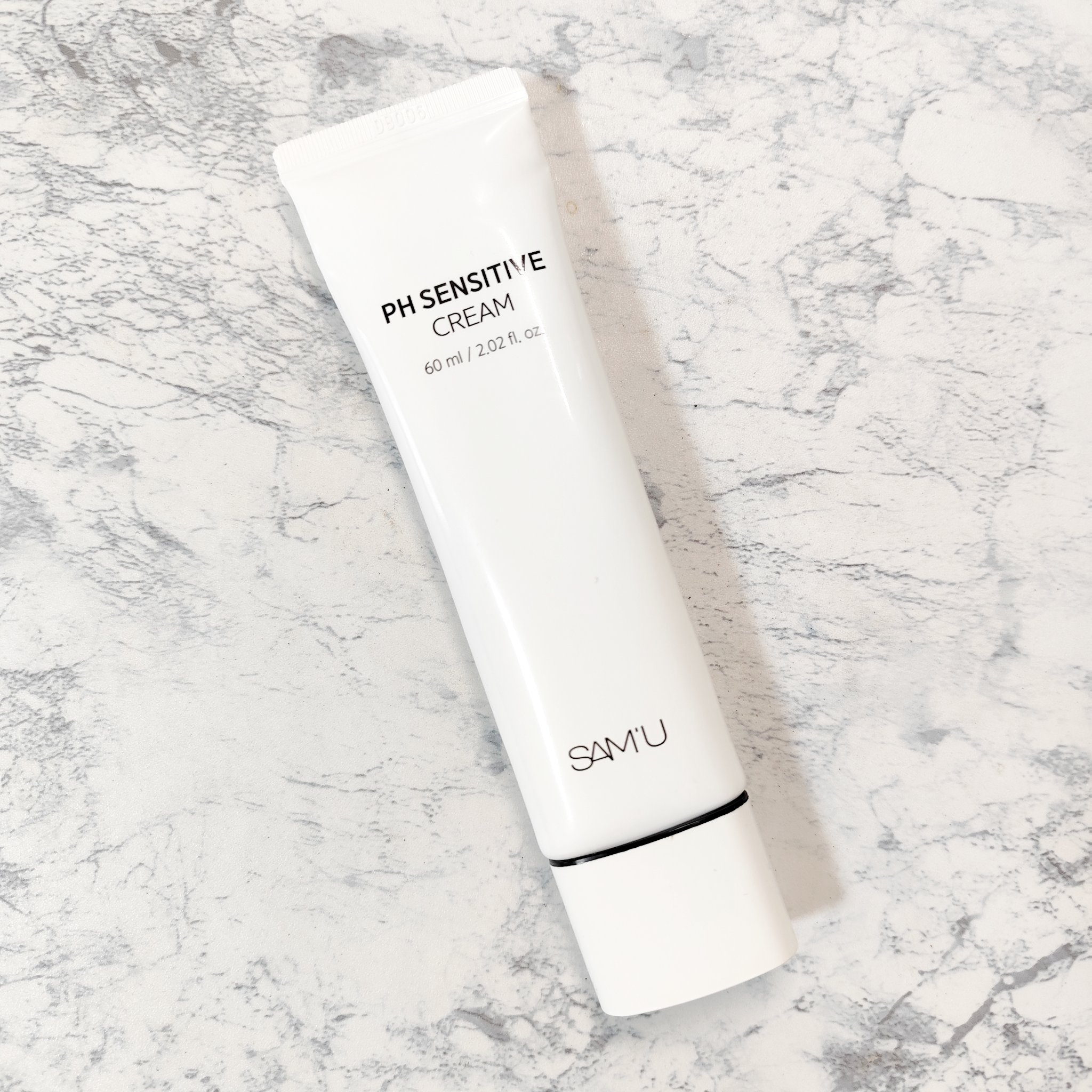 〖SAM'U PHセンシティブクリームチューブ 60ml〗

使い切りです。
敏感肌でも使いやすい優しい処方のクリームです✨

柔らかくすっと伸びるので、朝のメイク前にも使いやすかった️⭕️

香りはほんのりフローラル系かな？

柔らかいけ