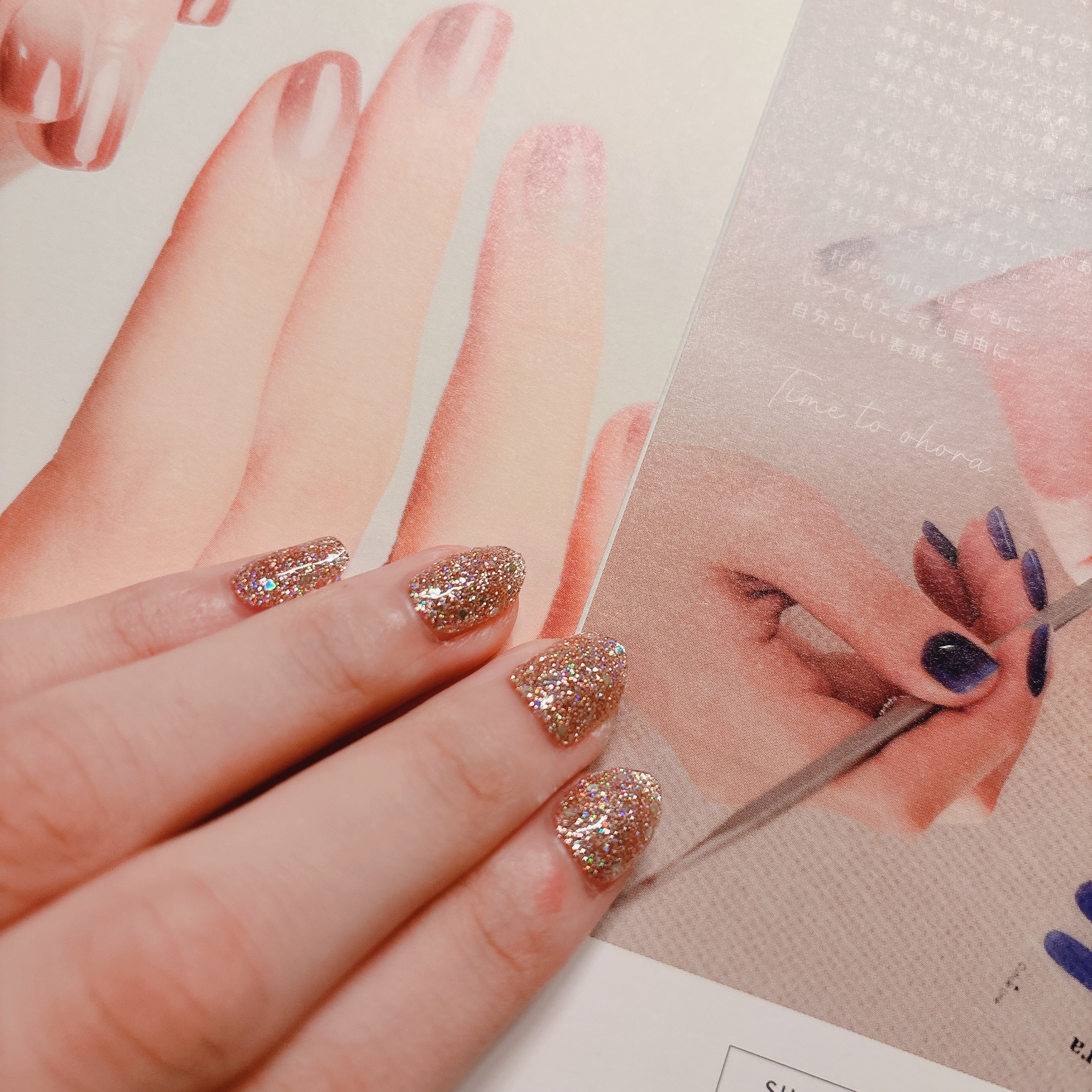 ohoraさんのセミキュアジェルネイル（ハンド）をお試しさせていただきました！✨

さらに今回は、オホーラ ジェルランプ、プログロッシートップジェル、プロイージーピールリムーバーも一緒に使わせていただいています！🙏🏻

シールみたいに貼