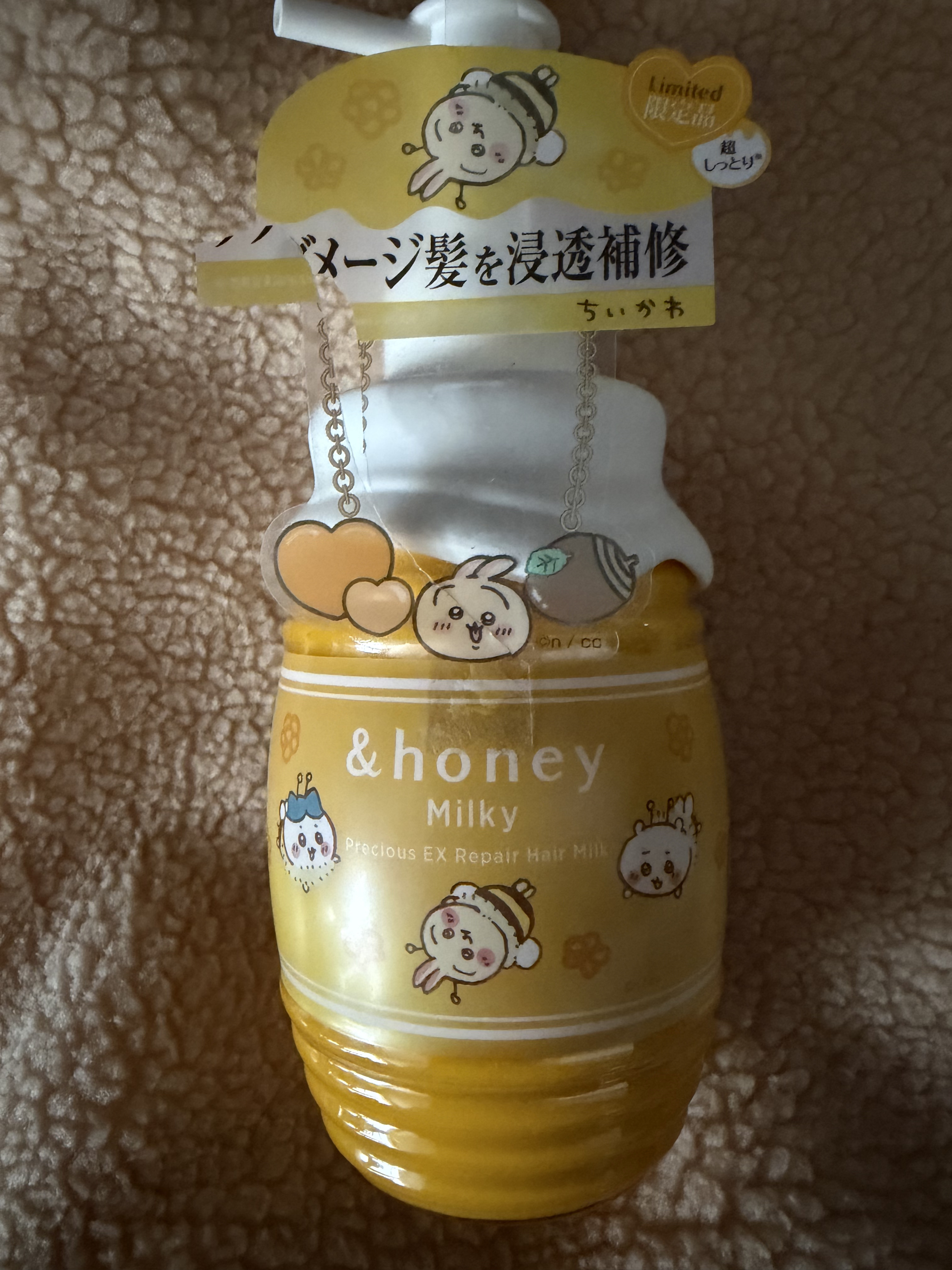 ✼••┈┈••✼••┈┈••✼••┈┈••✼••┈┈••✼
&honey
アンドハニー ミルキー プレシャス EXリペア ヘアミルク3.0 /ちいかわ
✼••┈┈••✼••┈┈••✼••┈┈••✼••┈┈••✼
ちいかわらんどで購入。
以前