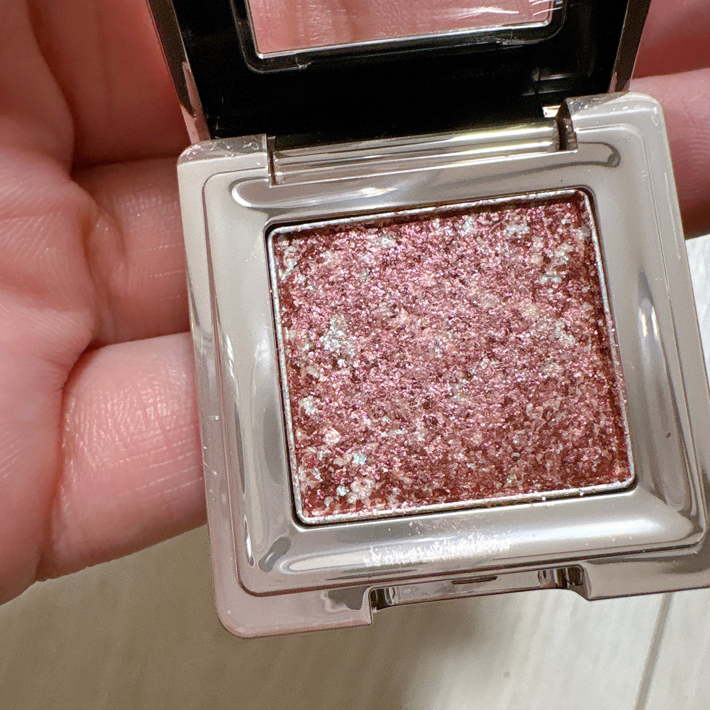 グリッタープリズム シャドウ/MISSHA/グリッターを使ったクチコミ(2枚目)