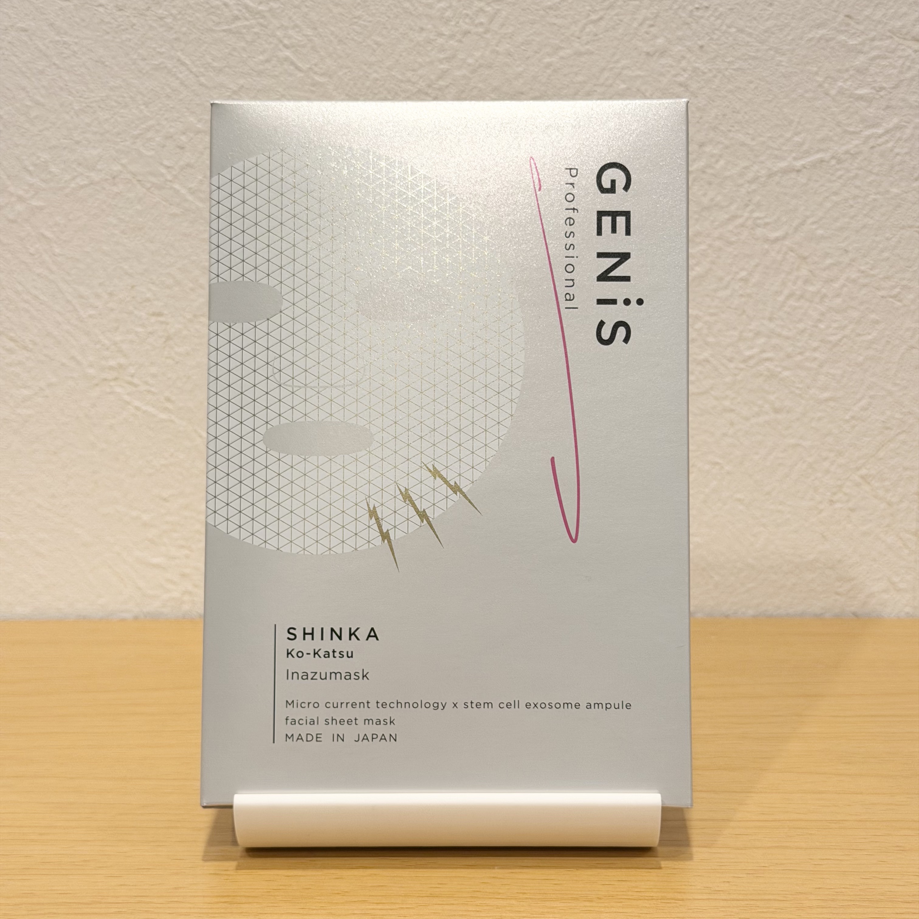 ┈┈┈┈┈┈┈┈┈┈

GENiS  

Inazumask（イナズマスク）

┈┈┈┈┈┈┈┈┈┈

最近なんだか乾燥しやすくて、肌がごわつきやすいな…と感じていたタイミングでGENiSの Inazumask（イナズマスク） を使ってみま