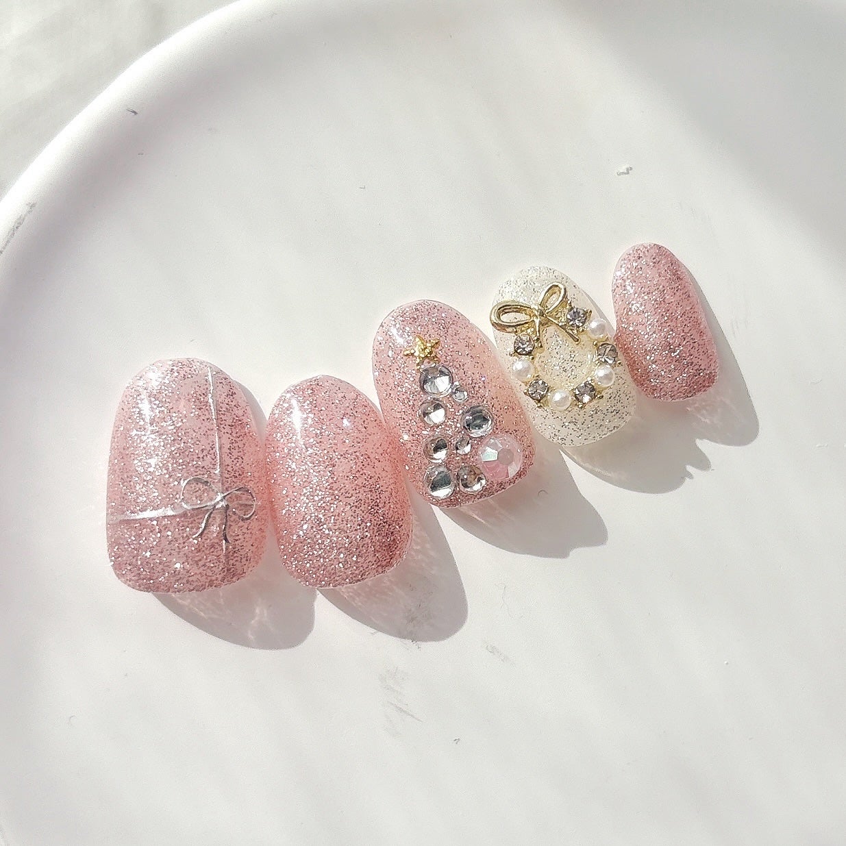 𝘼𝙮𝙪 ❦ 𝑆𝑒𝑙𝑓 𝑁𝑎𝑖𝑙 on LIPS 「❥こんばんは𓂅꙳𖤐セルフネイラーの@au_nailです♡F..」(5枚目)