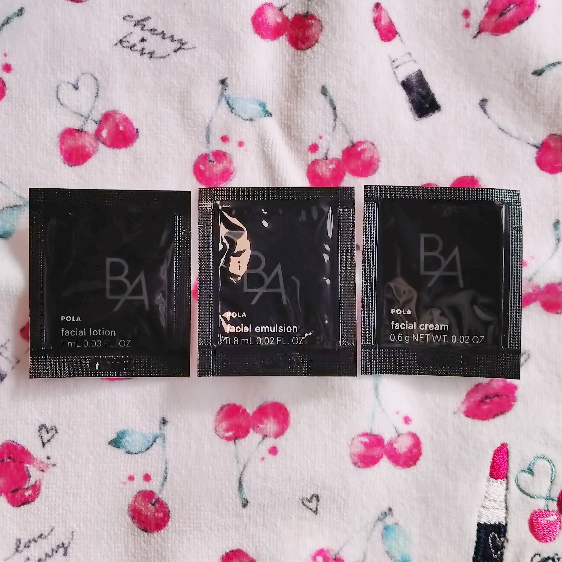 B.A
B.A ローション
B.A ミルク
B.A クリーム

VOCEの付録を使いました。
さすがB.Aと言いたくなる、リッチな使い心地！
乾燥している私の肌も喜んでいます✨

特にB.A クリームはこっくりテクスチャーなのに伸びが良くて