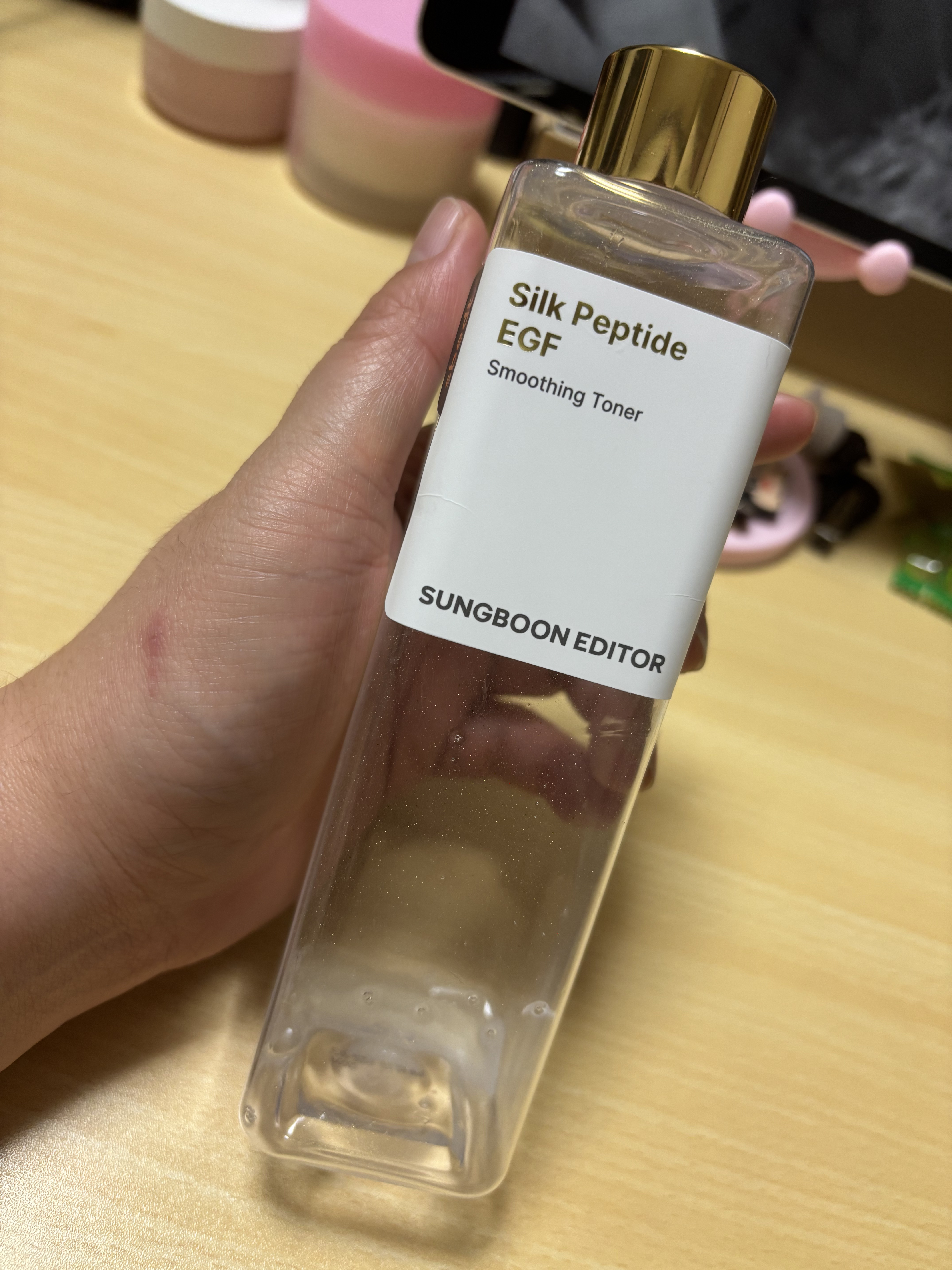 このSUNGBOON EDITOR成分エディター
シルクペプチドEGFスムージングトナー

これどうしても肌に浸透しなくって…なんか

粒子が粗いのかな〜

時間かけて入れ込んで行ったら良いんだけど

馴染みが悪いのが悩みだったんだけど…
