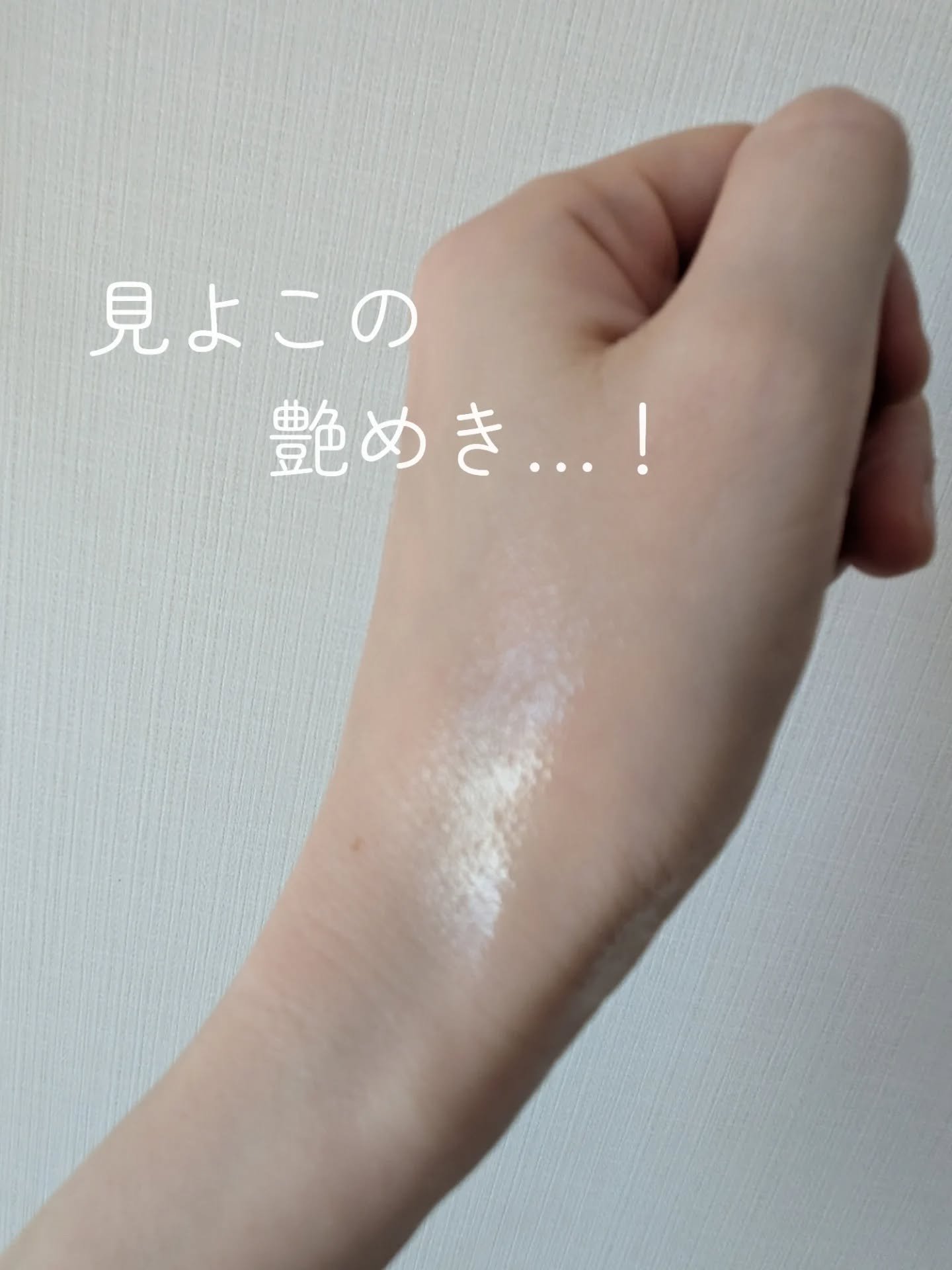 HAIRANGE HAIRANGE グロススプレーのクチコミ「吹きかけるだけでサロン帰りのツヤ髪!?
ホホバ種子油など5つの天然成分で潤い補給＆セラミドやタ.....」（2枚目）