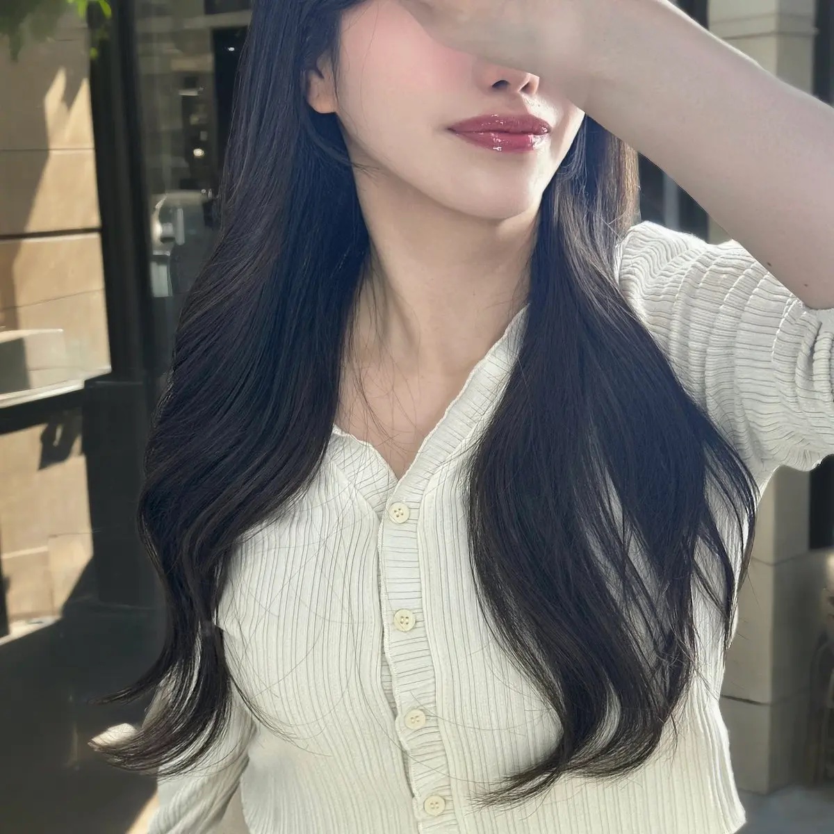 Glowuの38mmエクストラロングバレルカールアイロンが使いやすかった💗

・一般的な130mmより40%以上長いバレル
→長い髪でも一気に巻けて時短👏
・なのに約450gの軽さで手首ラク
・温度は130〜230℃まで11段階
・LE