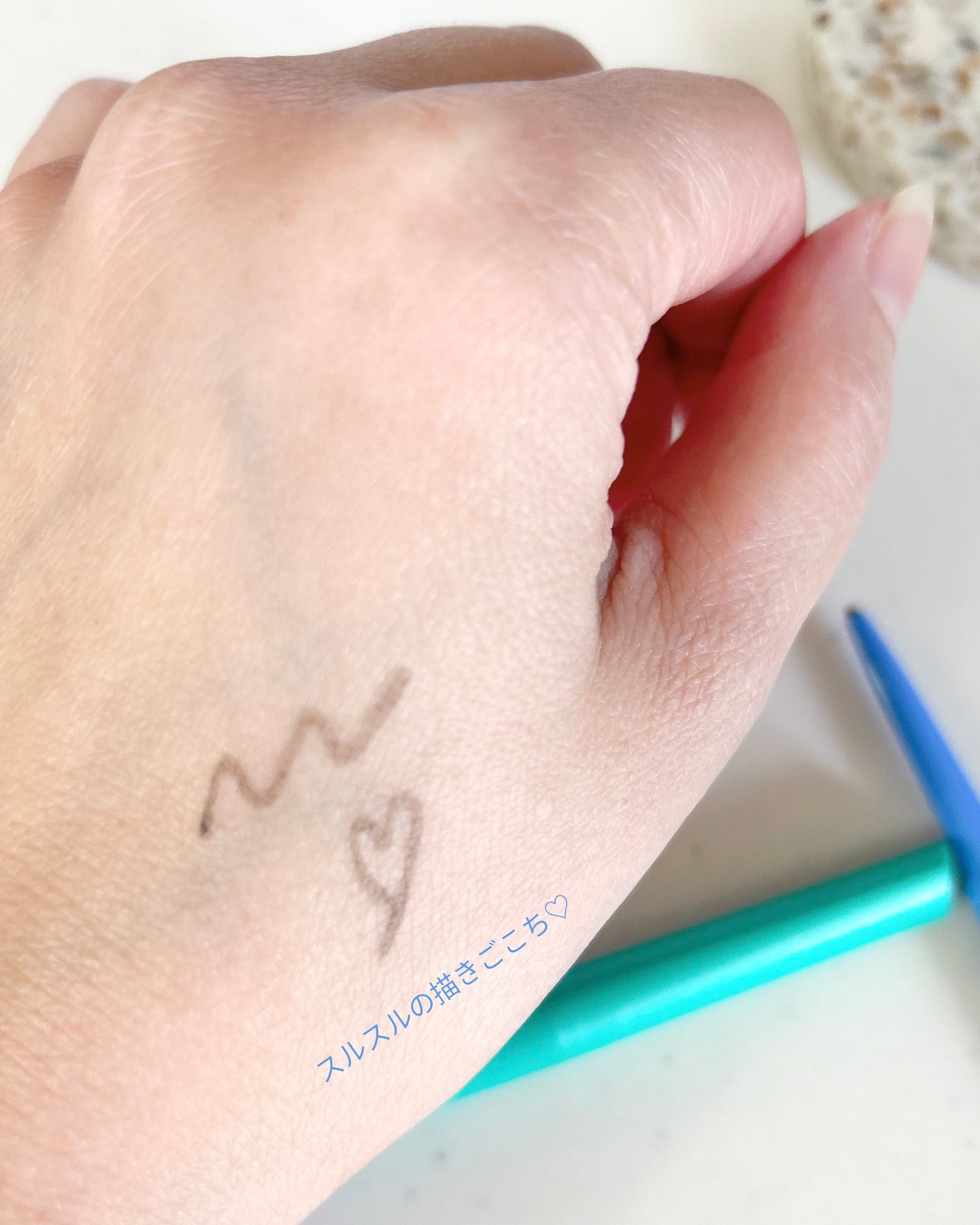 「密着アイライナー」極細クリームペンシル/デジャヴュ/ペンシルアイライナーを使ったクチコミ（3枚目）