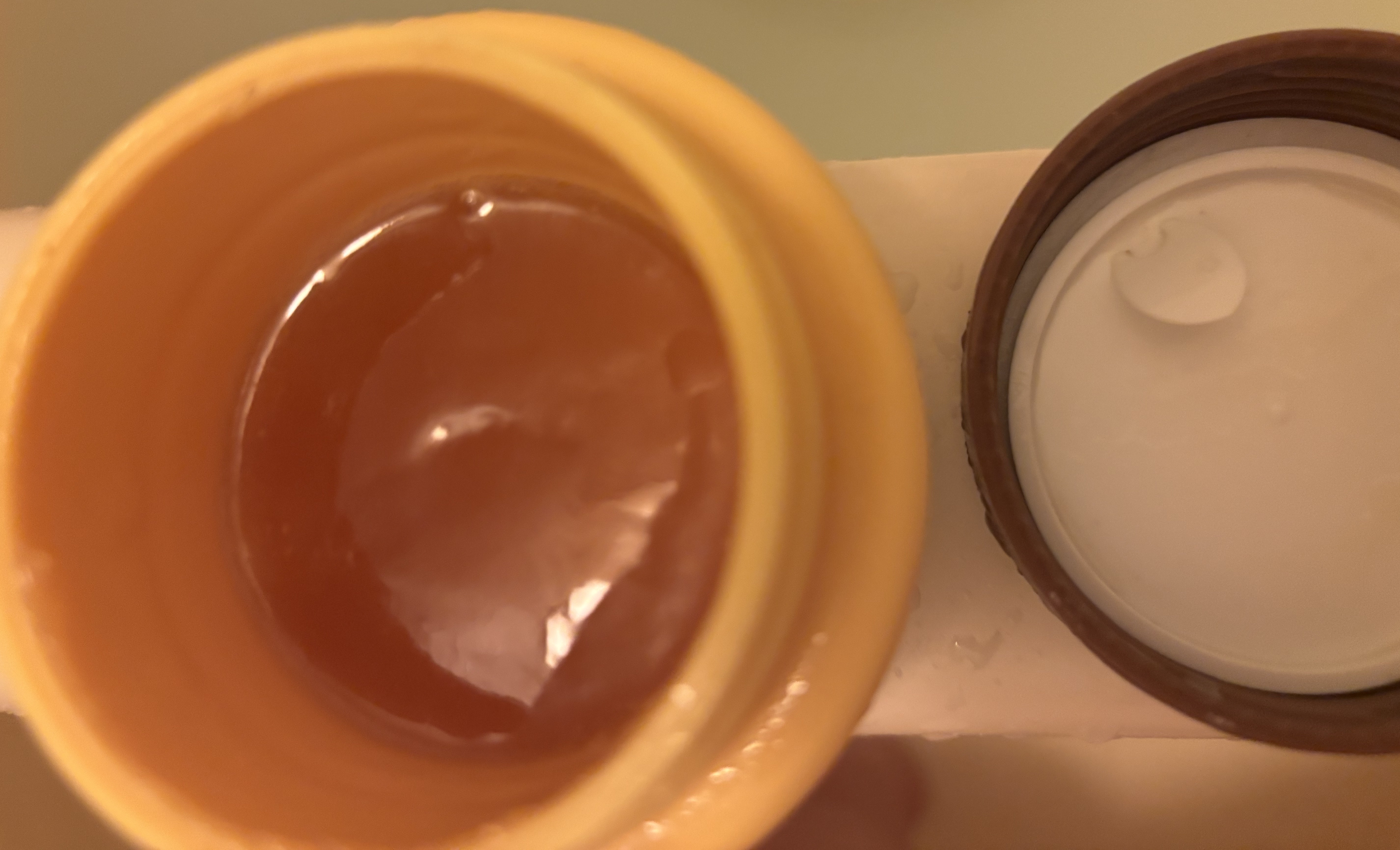 nutseline蜂蜜バームパック

本物のハチミツみたいでしょ〜

香りはまさにハチミツの香りです♪

温熱スチーム効果？？

って思っていたら、肌にのせるとじんわり

温かくて驚きました。

温かく感じて血行が良くなって

蜂蜜バームは