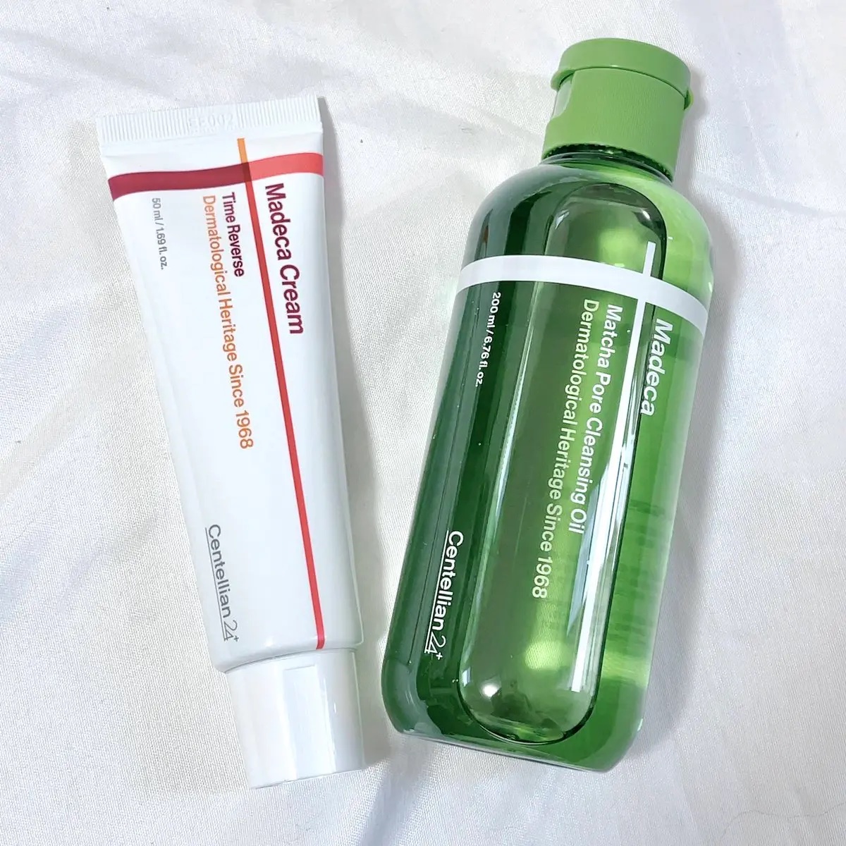 センテリアン24から抹茶クレンジングが新発売されたよ(⑉• •⑉)つ🍵

マデカ抹茶ポアクレンジングオイルは2層構造になっており振るとシロップのようなテクスチャに
刺激を与えずに老廃物をやさしくオフしうるおいを保ってくれるのがポイント

