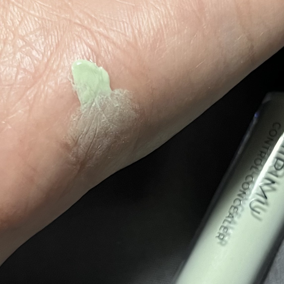 コントロールコンシーラー グリーン/MIRIMU/コンシーラーを使ったクチコミ（2枚目）