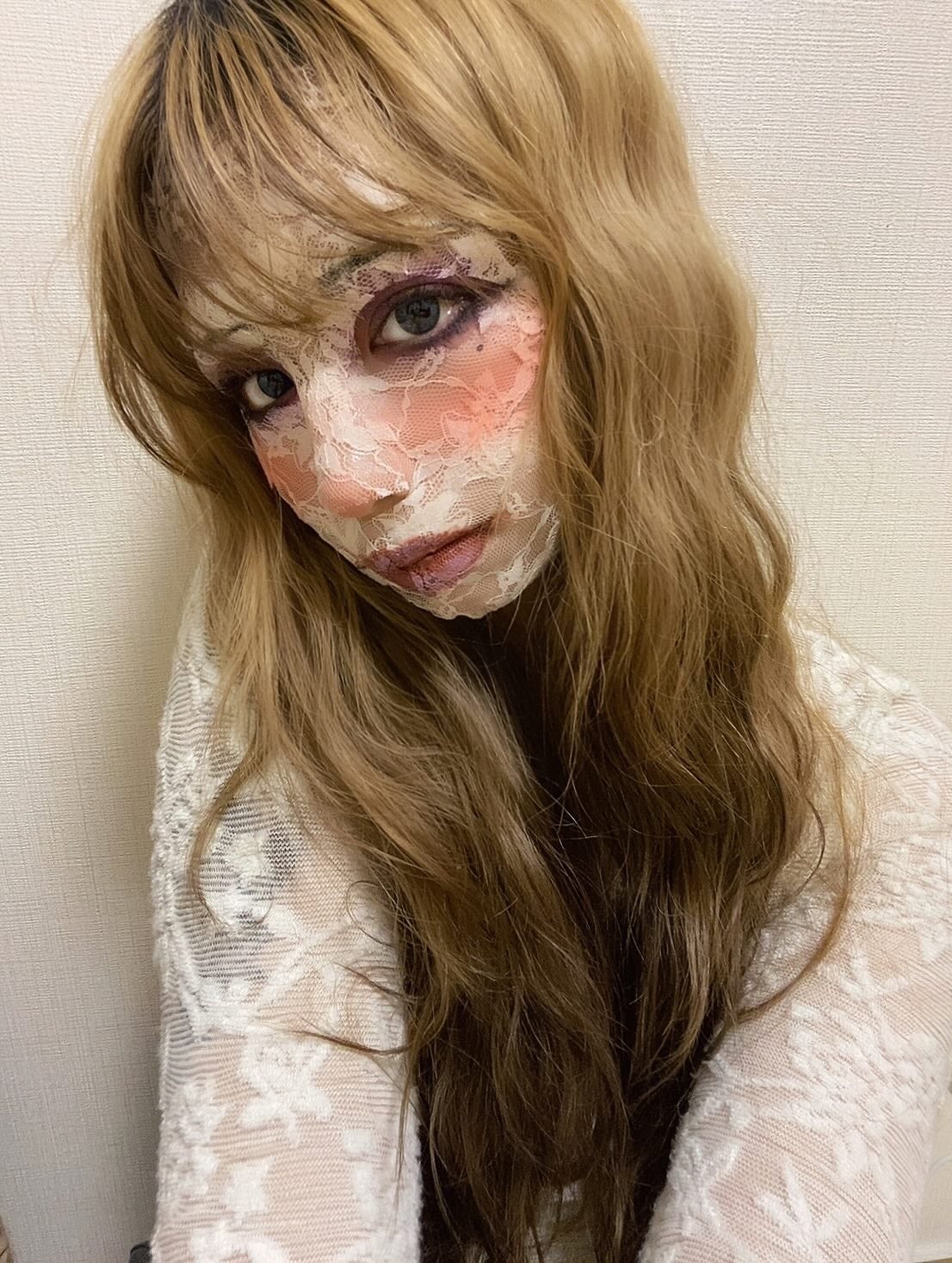 おまき on LIPS 「可愛いレースメイク思ってたより大変で時間かかった🥹肌に結構負担..」(2枚目)