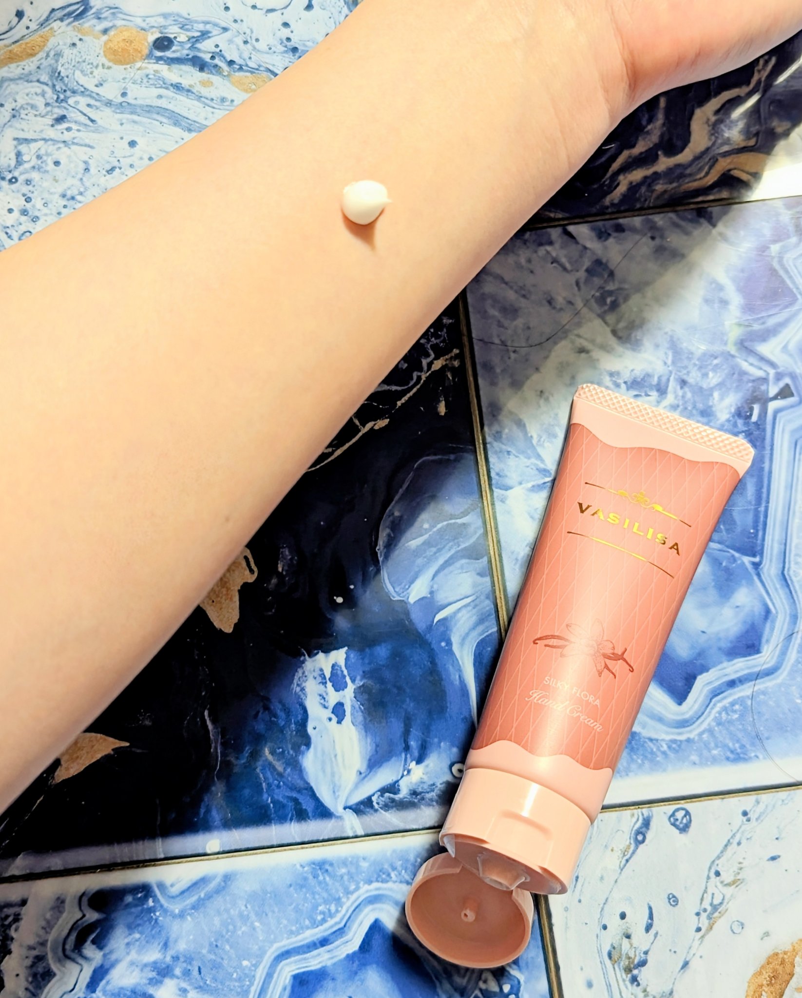 ヴァシリーサ ヌード ワン フレグランス ティント ハンドクリーム/ヴァシリーサ/ハンドクリームを使ったクチコミ（2枚目）