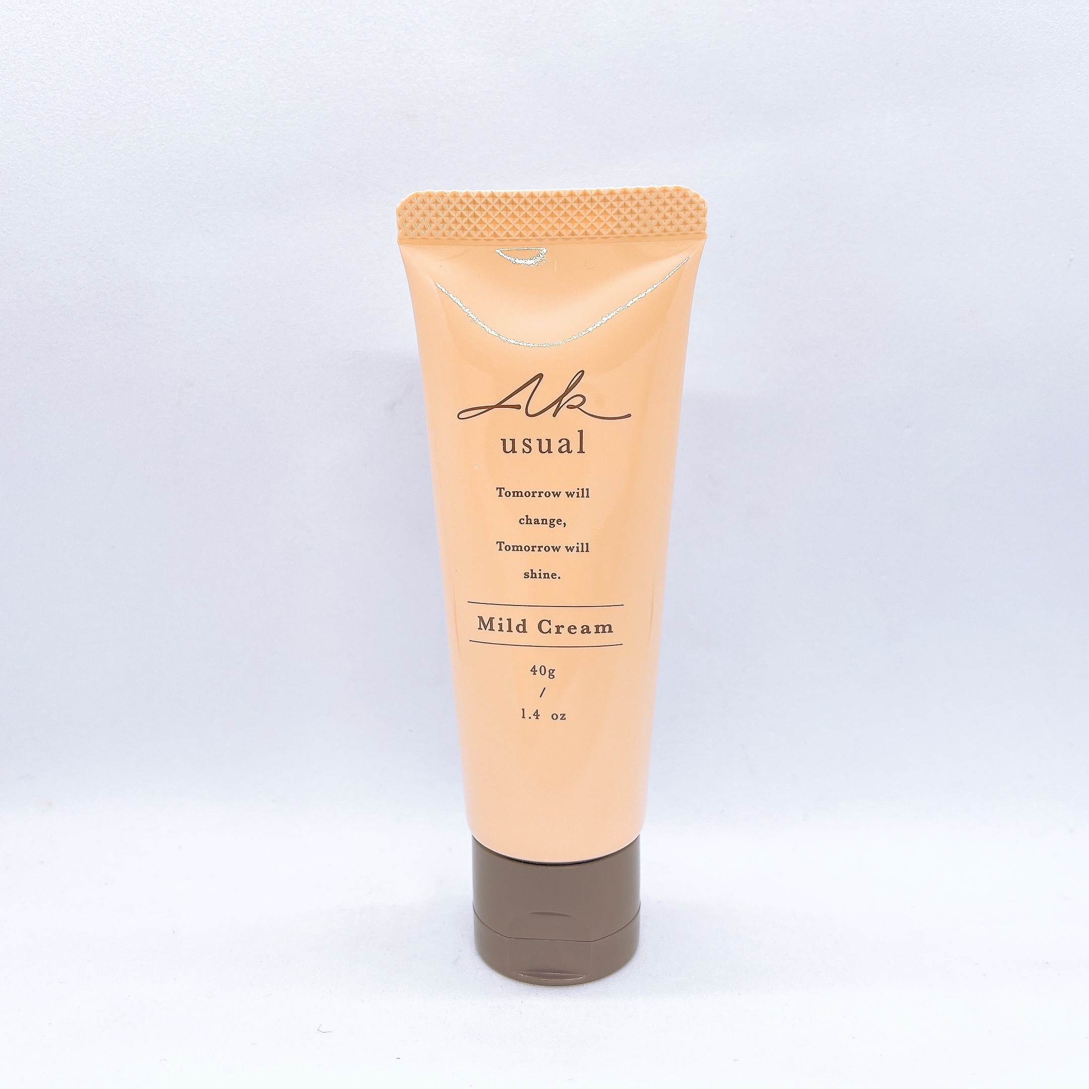 AK usualの薬用ｕ クリームを使用しました😊
濃厚な感触で肌をしっとりうるおす乾燥肌用クリームです。
天然セラミド*配合で濃厚なテクスチャーで肌のうるおいを保ちます。
うるおいをサポートする黒砂糖エキス*1、酵母エキス*2、スクワラ