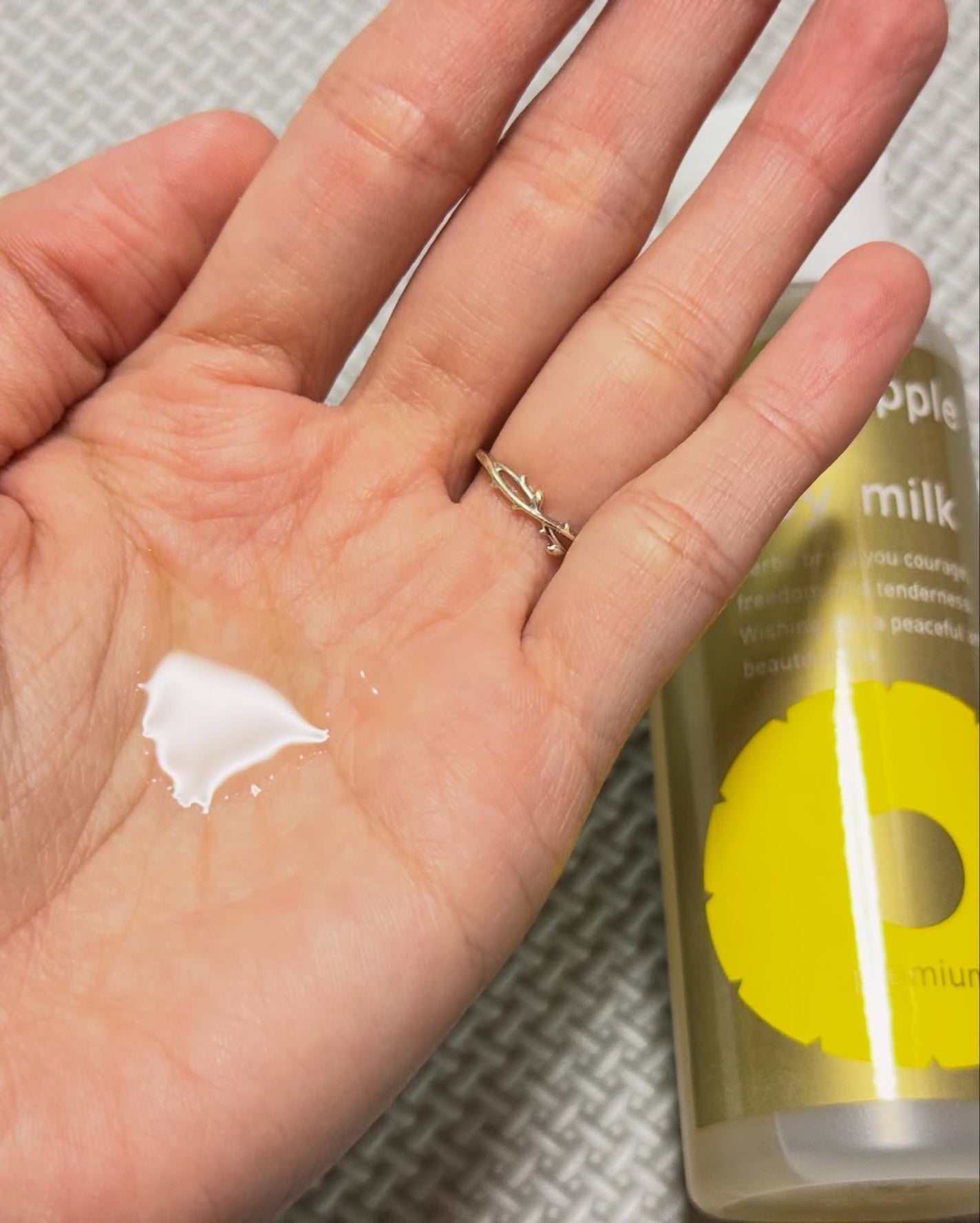 パイナップル豆乳ローションプレミアム/鈴木ハーブ研究所/ボディローションを使ったクチコミ(2枚目)