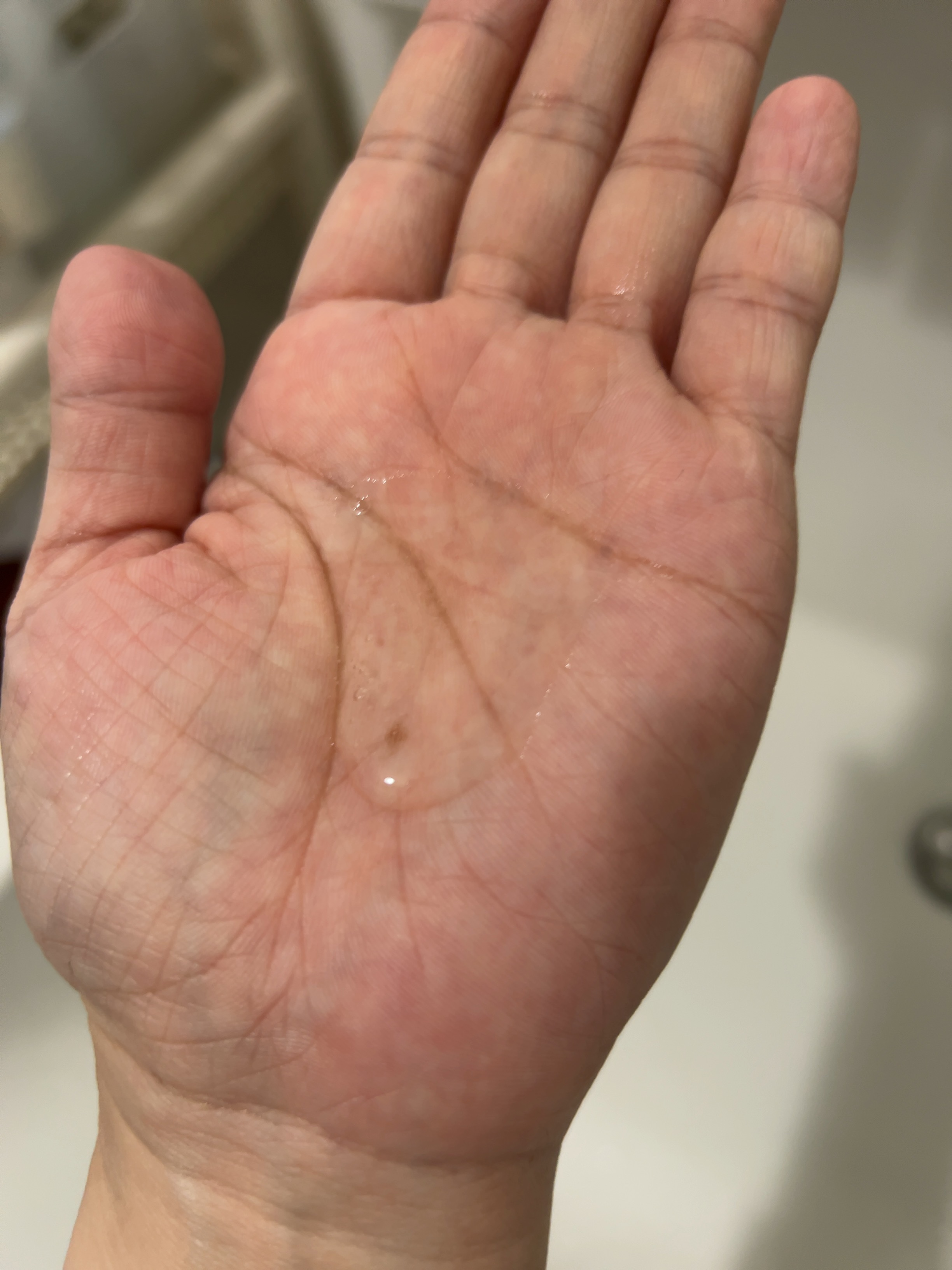 ビオレu キッチン ハンドジェルソープのクチコミ「夜お風呂上がりに
とりあえず顔にスプレーふきかけて保湿して

洗面所でヘアミルクつけて髪の毛乾.....」（3枚目）