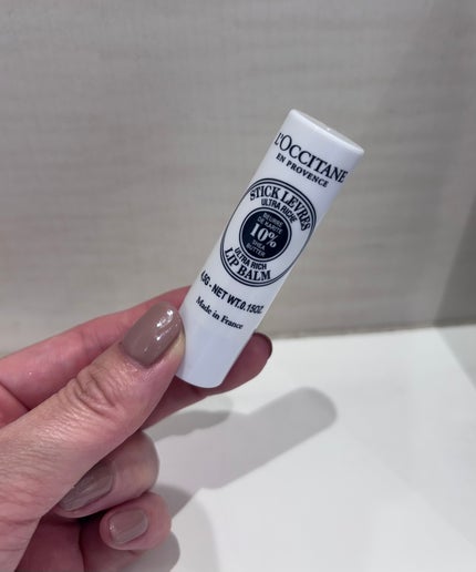 L'OCCITANE シアリッチリップバーム(スティック)のクチコミ「【正直レビュー】定番ロクシタンリップクリーム!
免税店でセットで安かったので購入。
保湿.....」(1枚目)