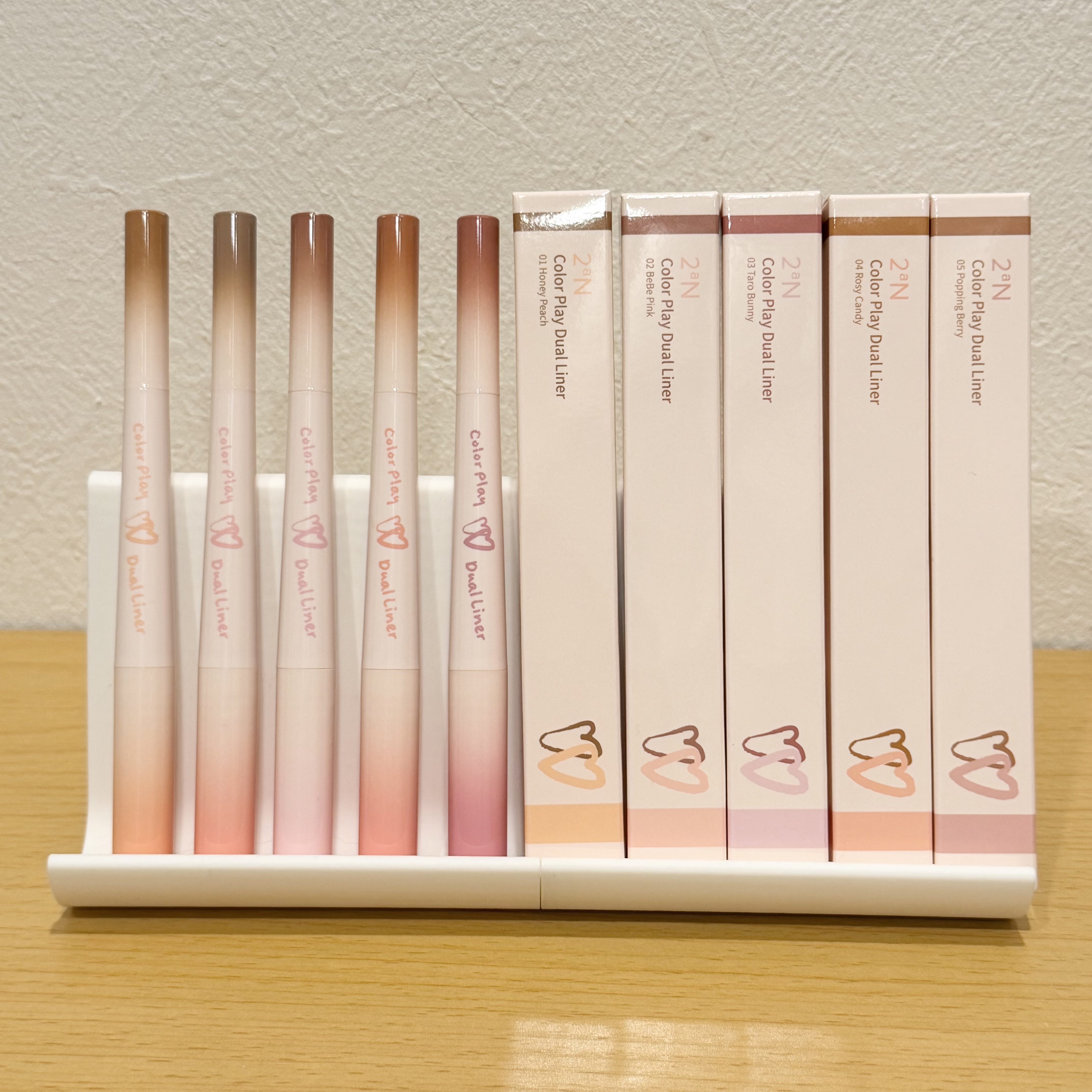 カラープレイデュアルライナー/2aN/スティックアイシャドウを使ったクチコミ（1枚目）