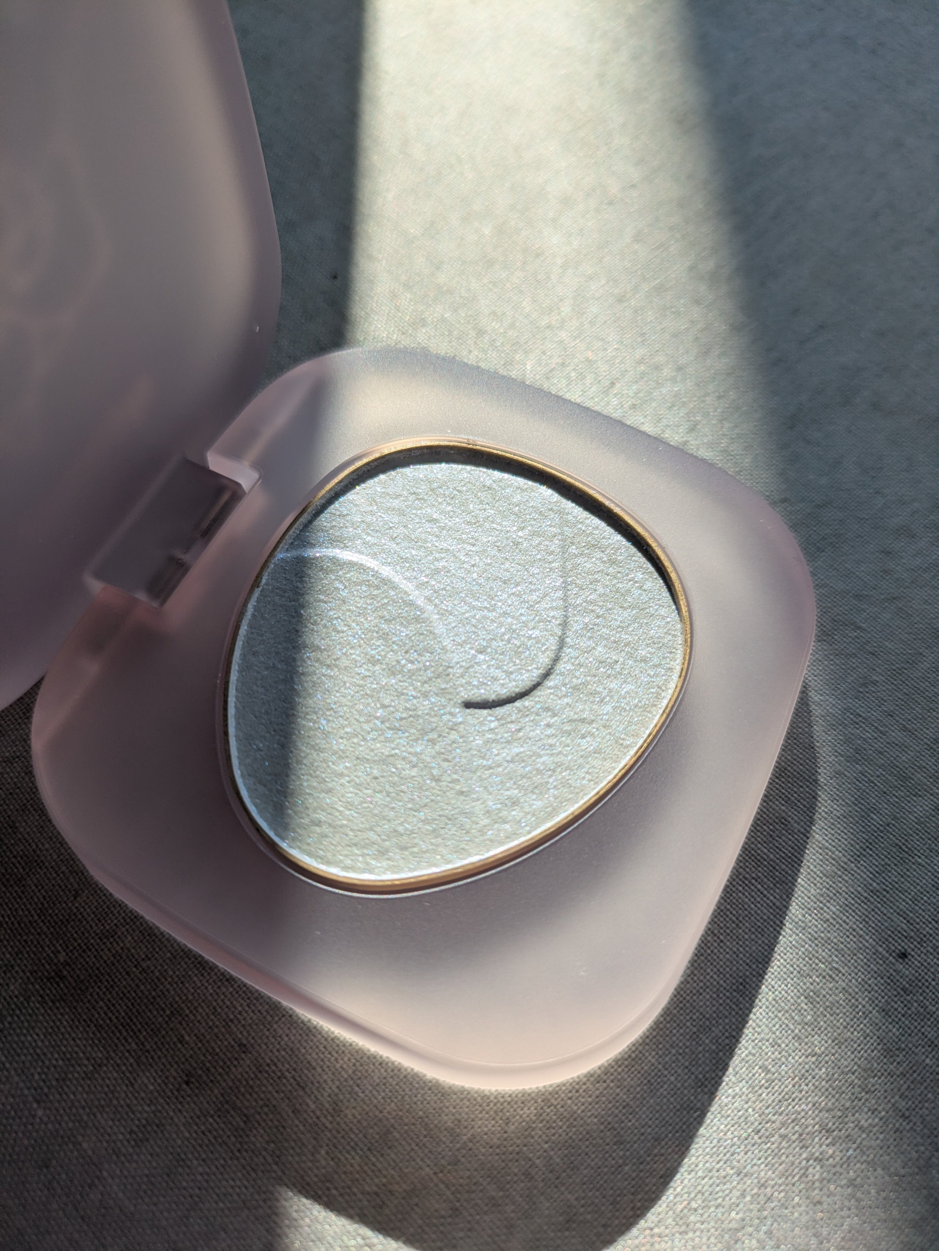 トーン ペタル フロート ブラッシュ/to/one/パウダーチークを使ったクチコミ（3枚目）