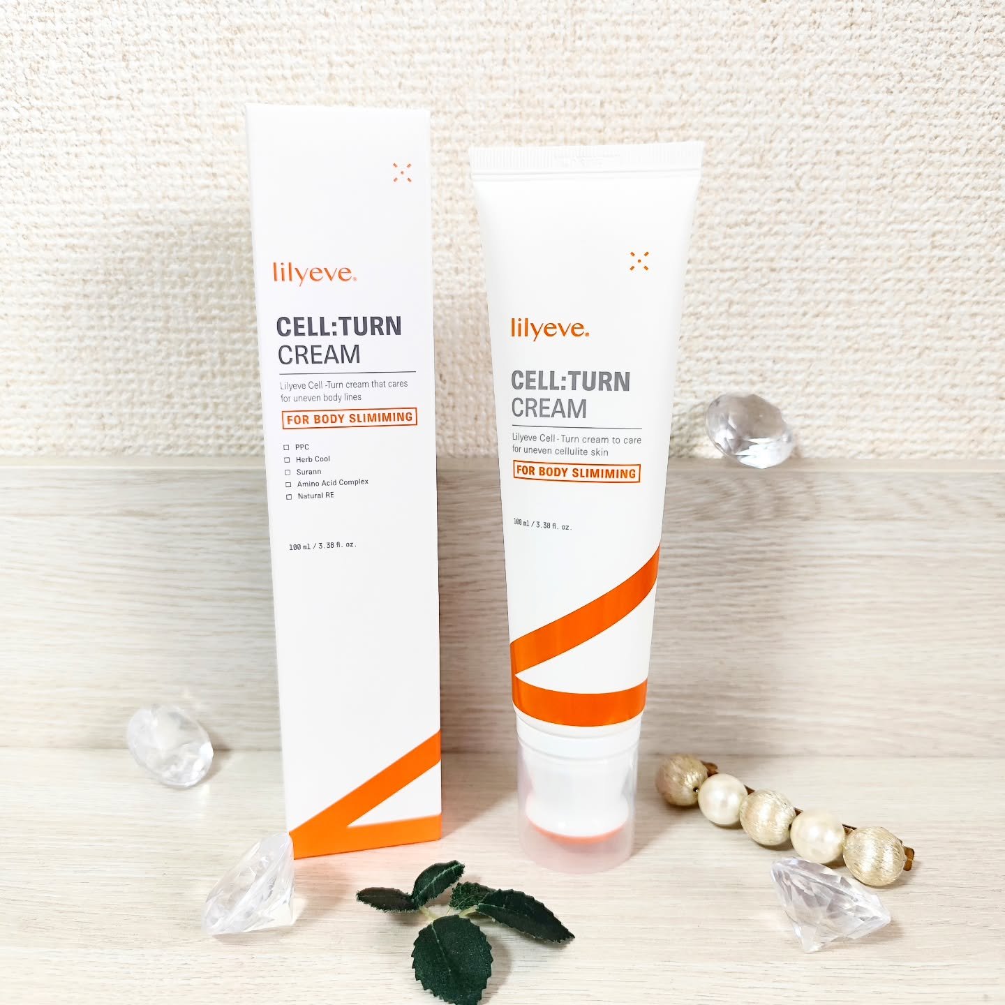 〖セルターンクリーム 100ml〗

むくみケアに使えるミニかっさ付きのクリーム🧡

フェイスラインはもちろん、ボディにも使用OK👌🏻´-
かっさ付きのアイテムって初めて使ったけど、
手を汚さずにマッサージできるのがとっても便利でした