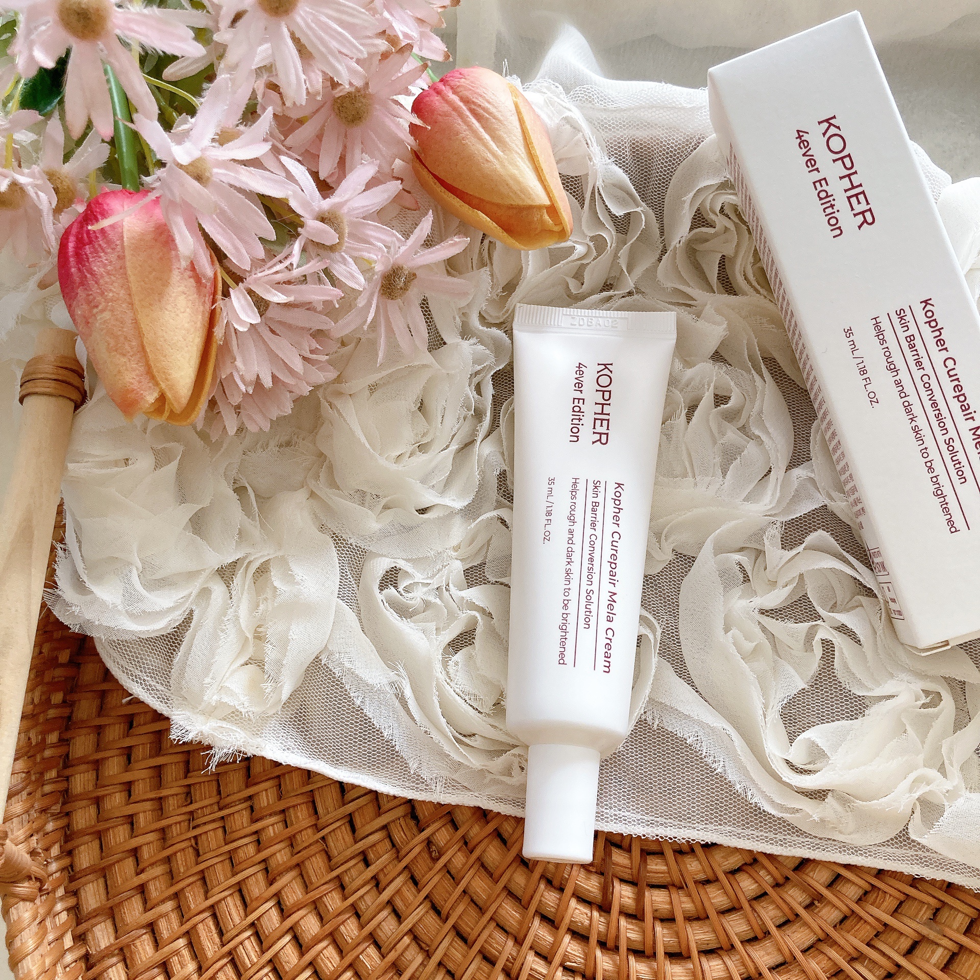 キュリペア メラクリーム

韓国で話題の100時間光彩ケアができるクリーム

肌悩みに多い、毛穴や弾力にアプローチできる スイカズラ花エキス、マトリカリア花エキス、10種類の合成ペプチドエキス、CM-Complex（ヨーロッパグリ種子エキス