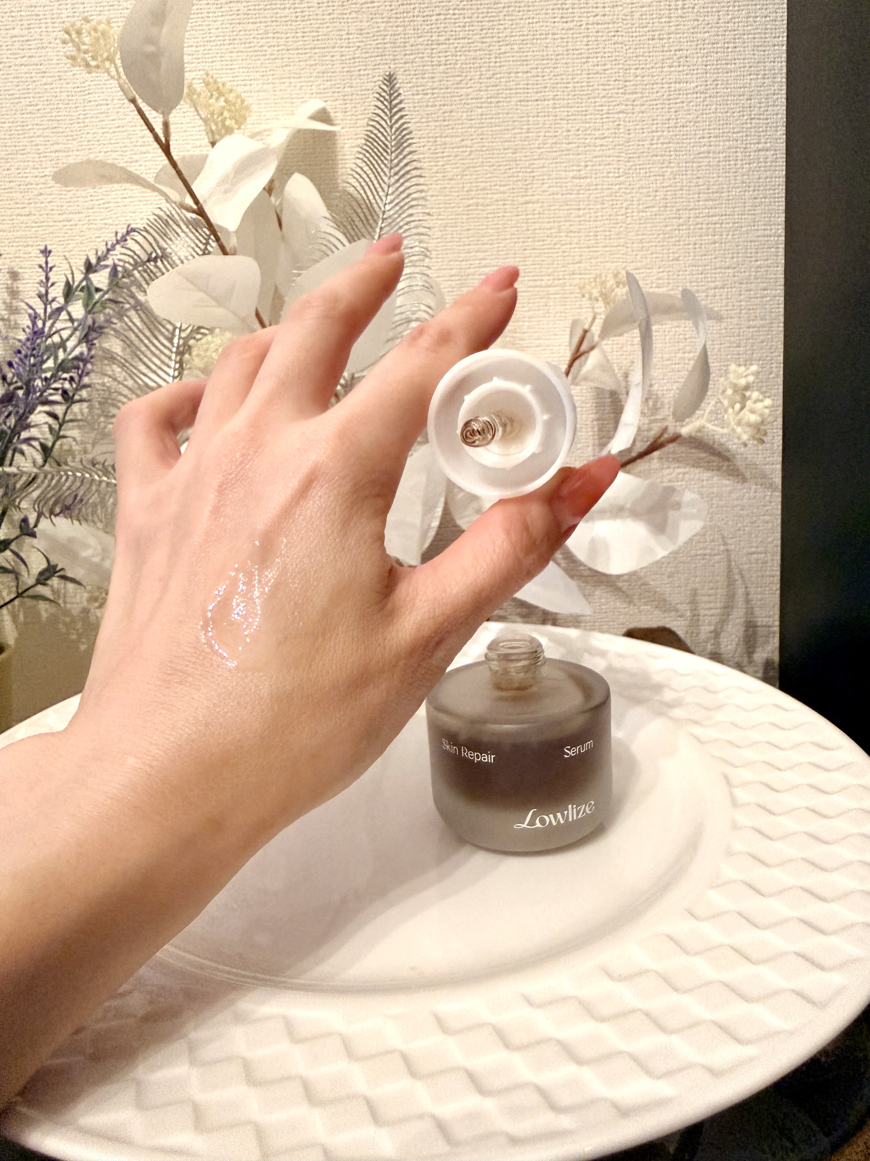 CICAの主要成分3種+フィトエキソム配合で肌の根本的な鉄静を解決する効果が期待できるそう。（鎮静とバリアケア、水分浸透力シナジー効果）
﻿サラッとしたテクスチャー。
肌の水分量UPが期待できる水分草セラム
ほんのりグリーン系の香