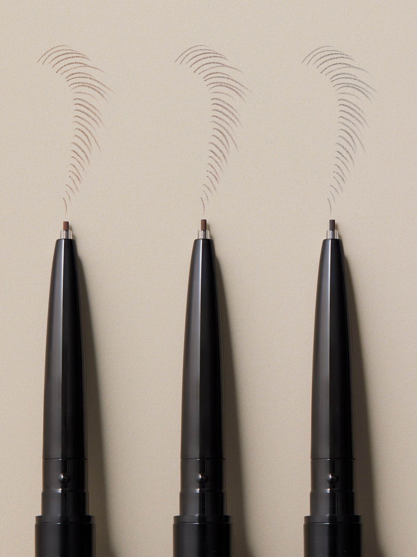 まるでシャーペン!細いのに描きやすいアイブロウを15名様に🎁(1枚目)