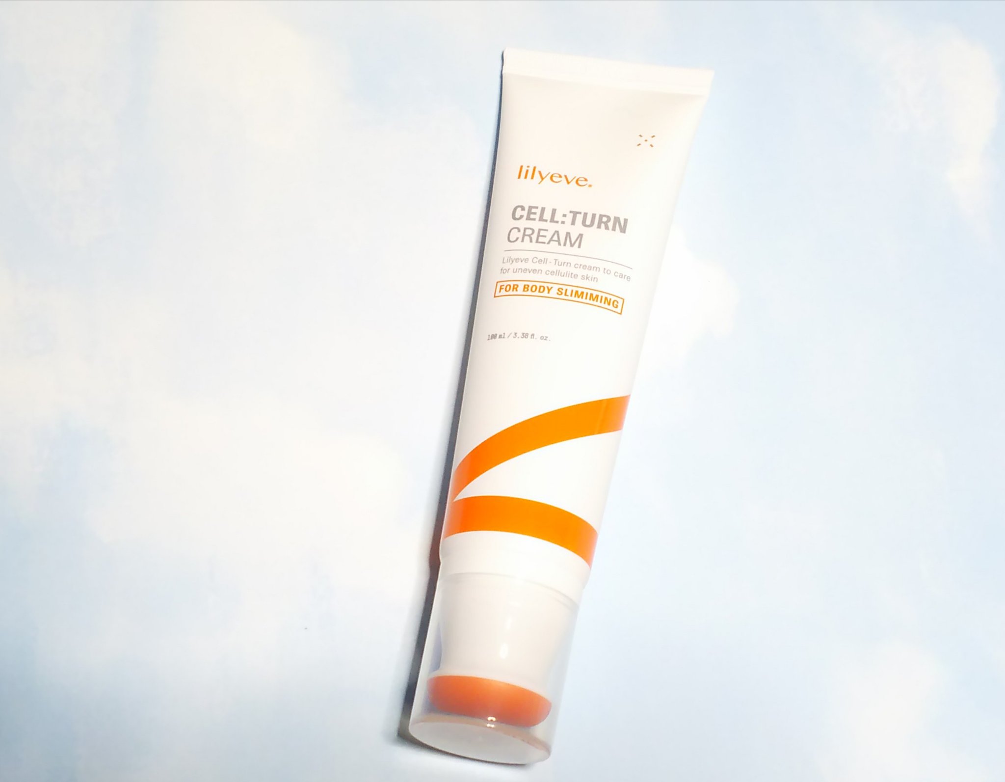 
セルターンクリーム 100ml

独自のミニカッサ＋クリーム一体型で使いやすい‼️
手を汚さずマッサージができるよ。
伸びが良い、なめらかなテクスチャーです。
しっとりとした使い心地でスッと肌になじむよ😍
爽やかないい香り💕
とても気