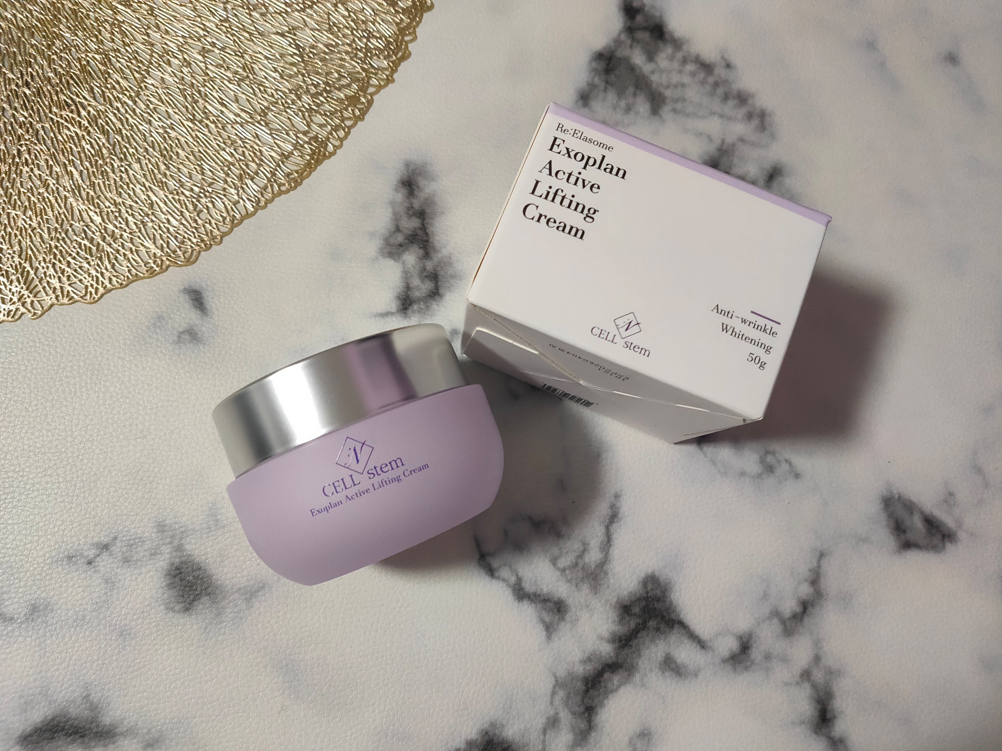 ＜CELLINstem Exoplan アクティブリフティングクリーム＞を愛用中♪

こっくりした白いテクスチャーなのに、お肌にのばすとスーッとなじんでしっとり。
ハンドプレスすると、もっちり感と自然なツヤがふわっと出てきます。
乾燥しやす