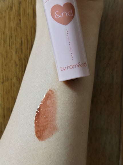 アンドバイロムアンド グラッシーボムティント/&nd by rom&nd/リップティントを使ったクチコミ(4枚目)