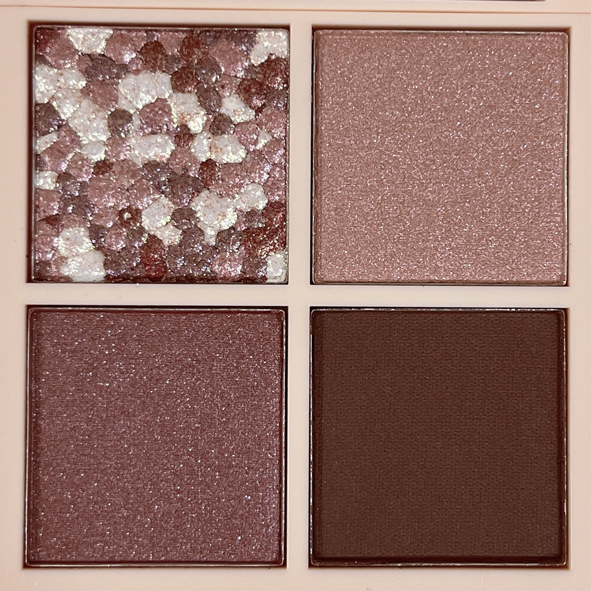 レブロン ダズル アイシャドウ クアッド/REVLON/アイシャドウパレットを使ったクチコミ（2枚目）