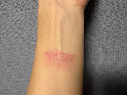 HERA ブラッシュスティックのクチコミ「【HERA スティックチーク】
2025ホリデーの限定スティックチーク。出張中に立ち寄った銀.....」(2枚目)