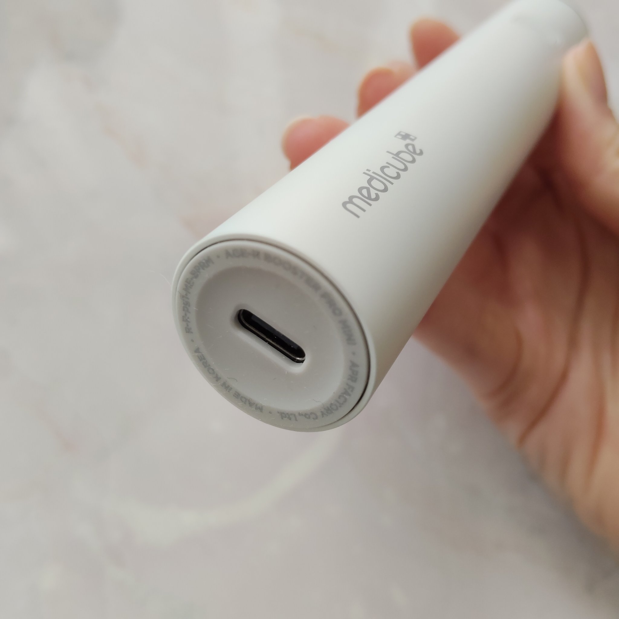 AGE-R ブースタープロ ホワイト（ミニ）/MEDICUBE/美顔器・マッサージを使ったクチコミ（2枚目）