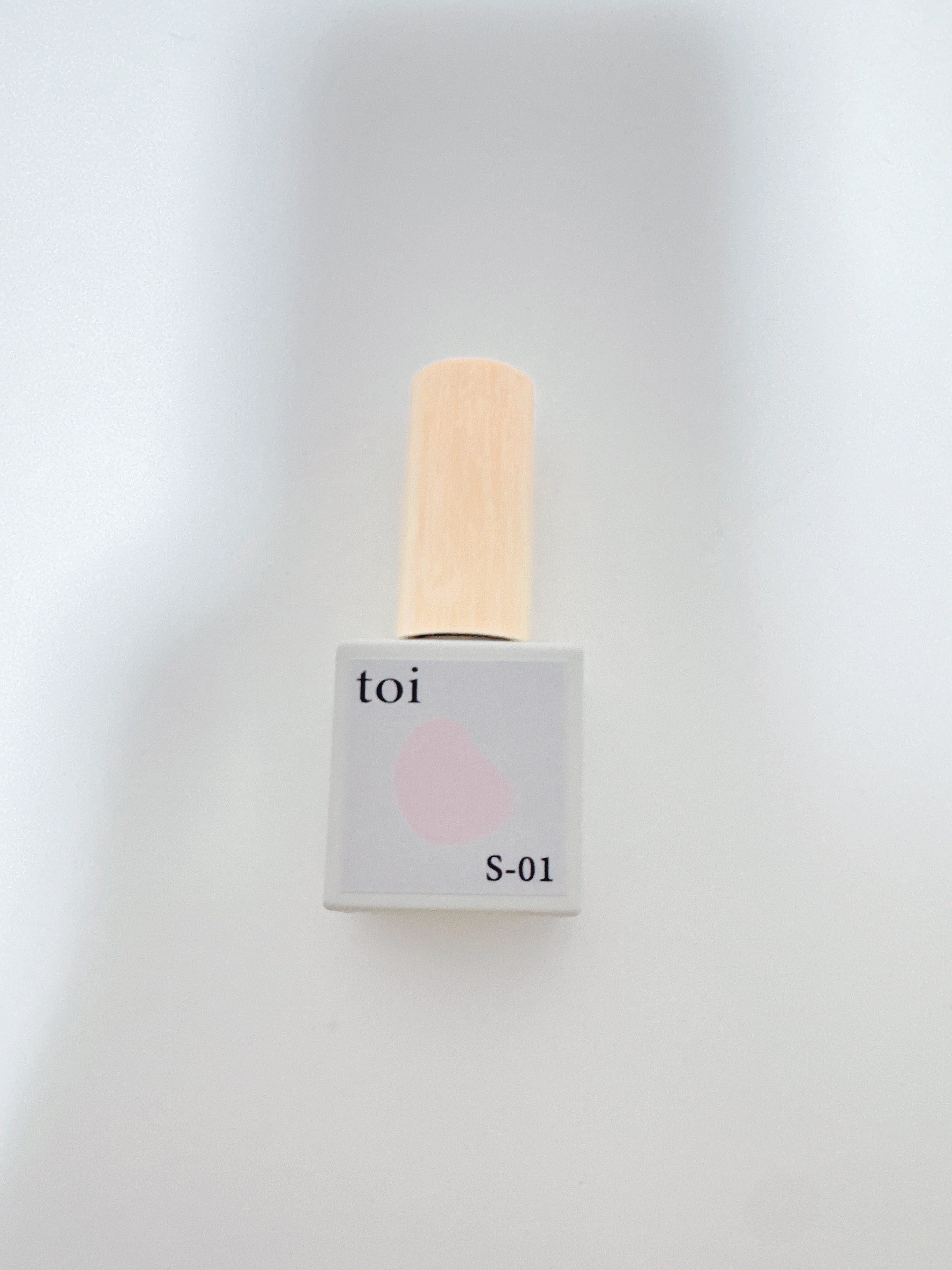 toi【ジェルポリッシュ s-01】

ベビーピンク系の色味が欲しくてかってみました！

使いやすそうな色だったので色んなデザインに使えそうです💗✨