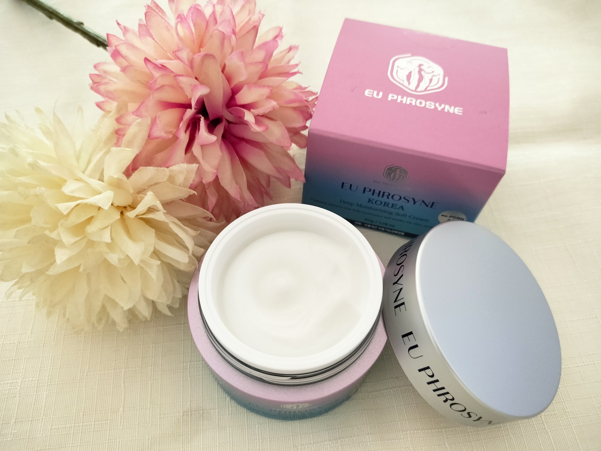 原宿の@cosme TOKYOでEU PHROSYNE（エウプロシュネ）のミルキートニックミスト・トリートメントセラム・ディープモイスチャークリームを購入しました。

こちらは、皮膚科学に基づいた機能性韓国コスメで、話題の韓国先進美容成分で