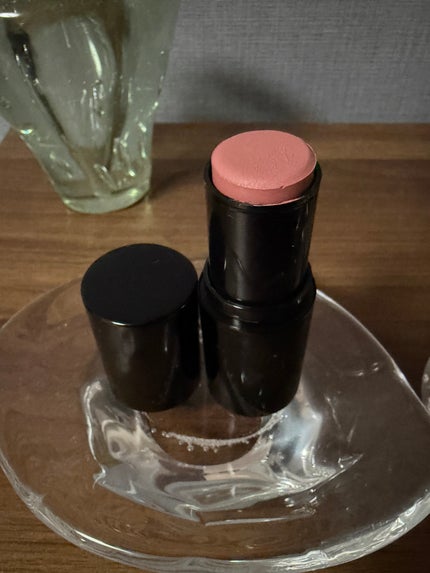 HERA ブラッシュスティックのクチコミ「【HERA スティックチーク】
2025ホリデーの限定スティックチーク。出張中に立ち寄った銀.....」(1枚目)