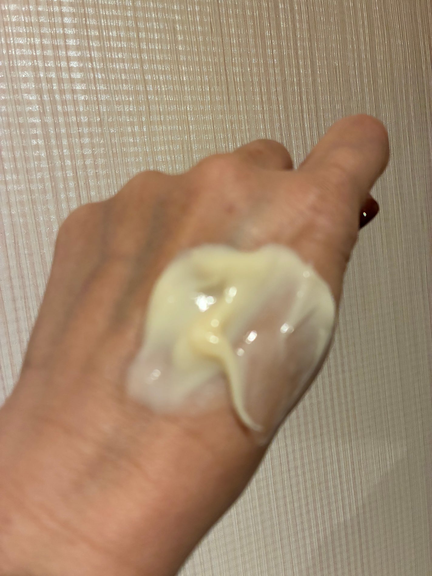 スーパーリッチシャイン ダメージリペア リッチ補修トリートメント/LUX/洗い流すヘアトリートメントを使ったクチコミ(4枚目)