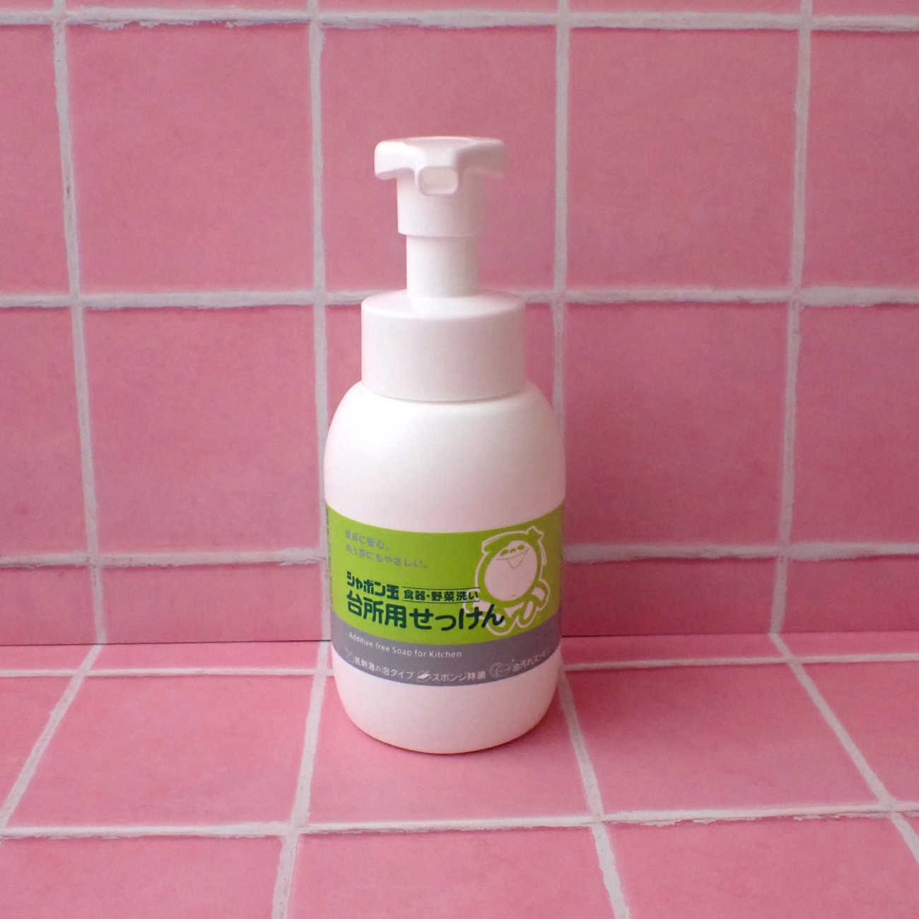 シャボン玉台所用せっけん
泡タイプです。

以前、手の乾燥が気になった時から使い始めて
お気に入りでリピート購入しています。

食器を洗う前に
拭き取ったり、洗い流したりして
ある程度汚れを落としてから
こちらの台所用せっけんを使用していま